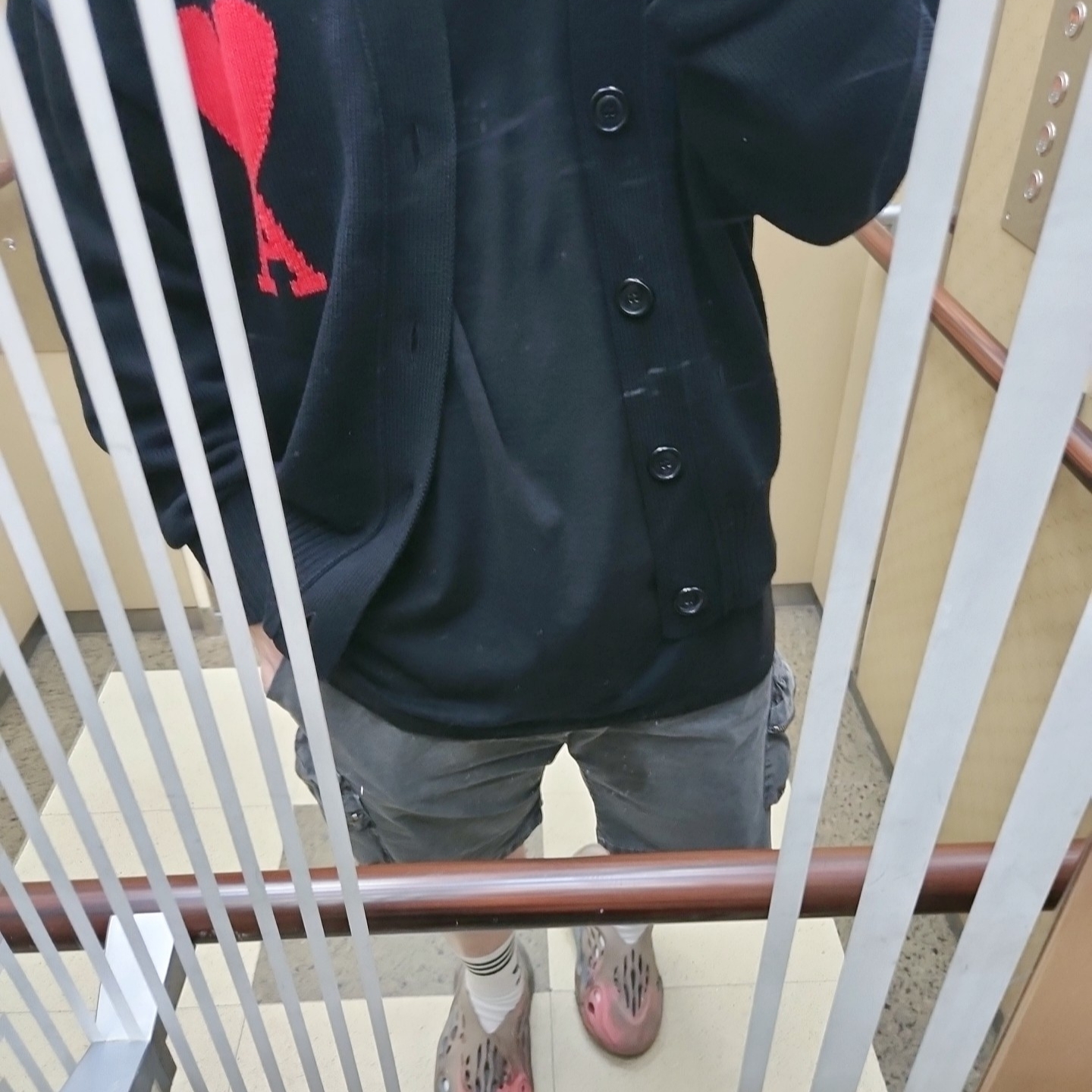 Adidas Yeezy Foam RNNR MX Sand Grey, AMI de Coeur Oversize Cardigan Black - 22SS 착용 스타일
