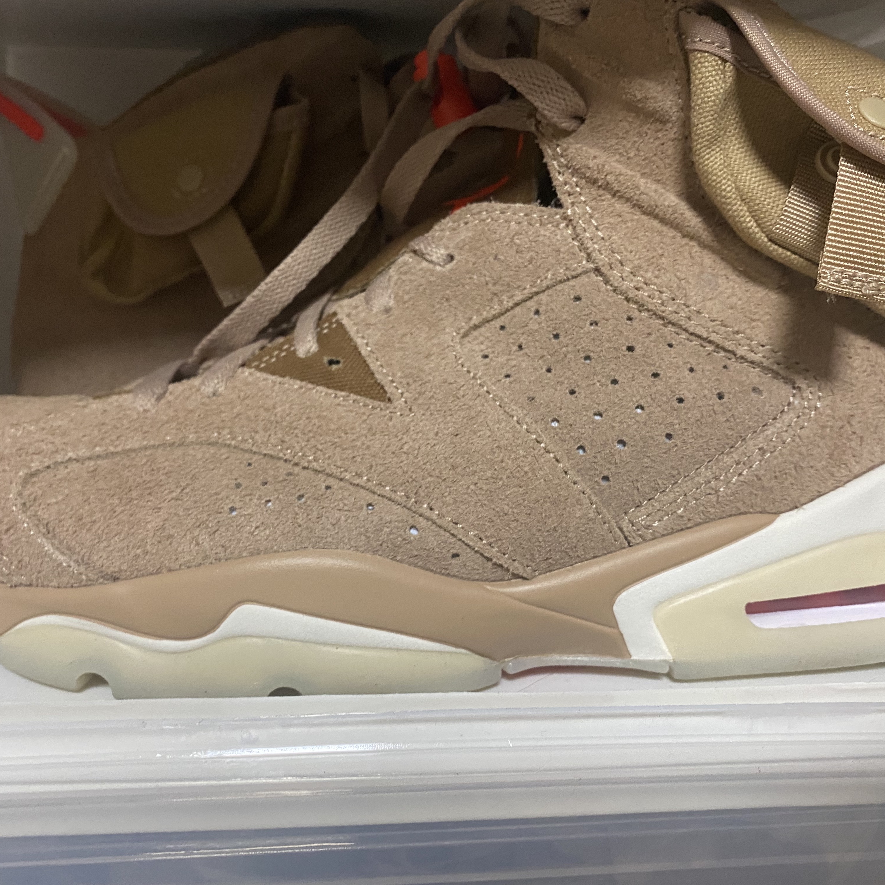 Jordan 6 x Travis Scott Retro SP British Khaki 착용 스타일