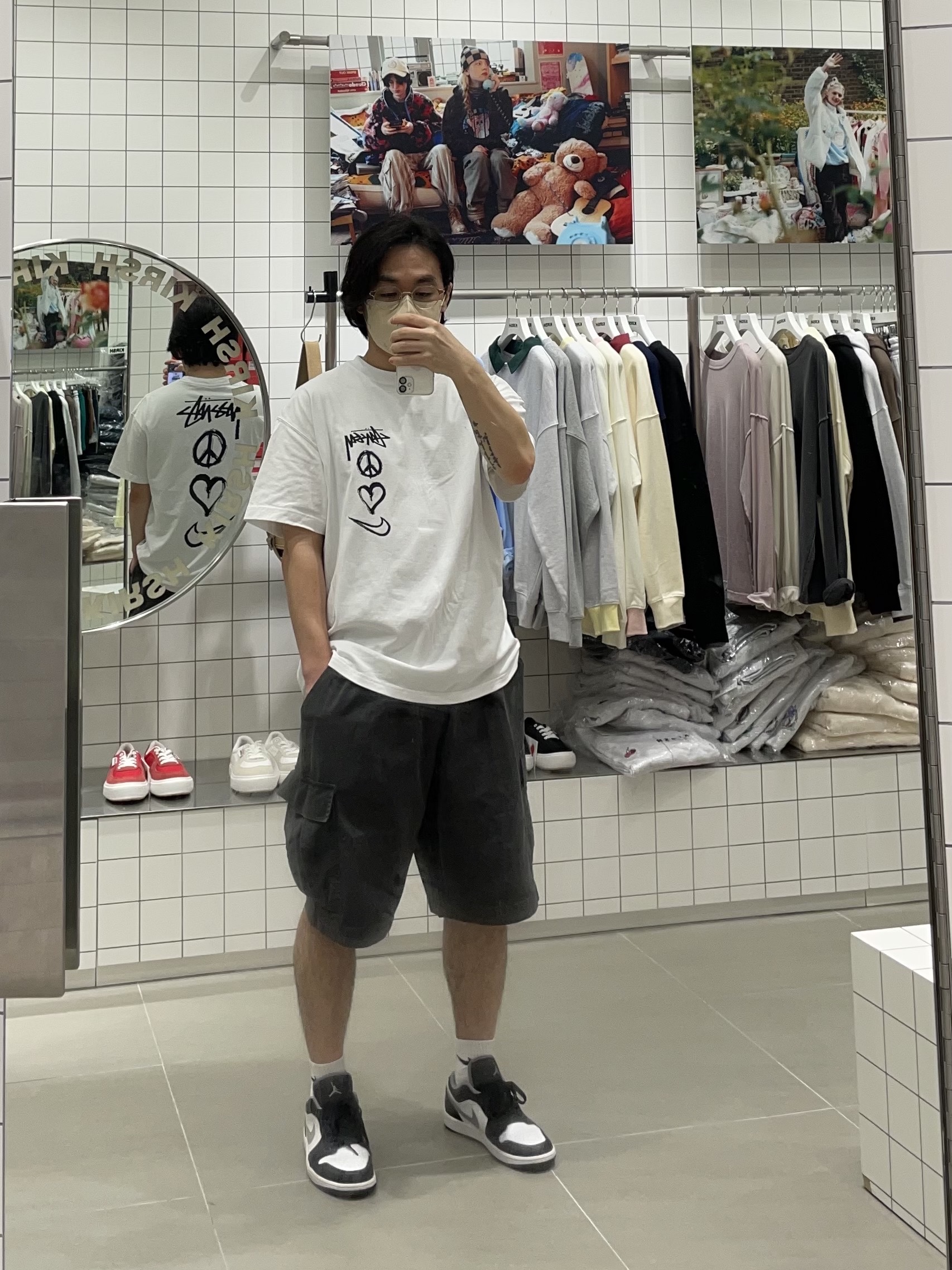 Nike x Stussy NRG RA T-Shirt Summit White (DM4942-121), Jordan 1 Low Black Particle Grey 착용 스타일