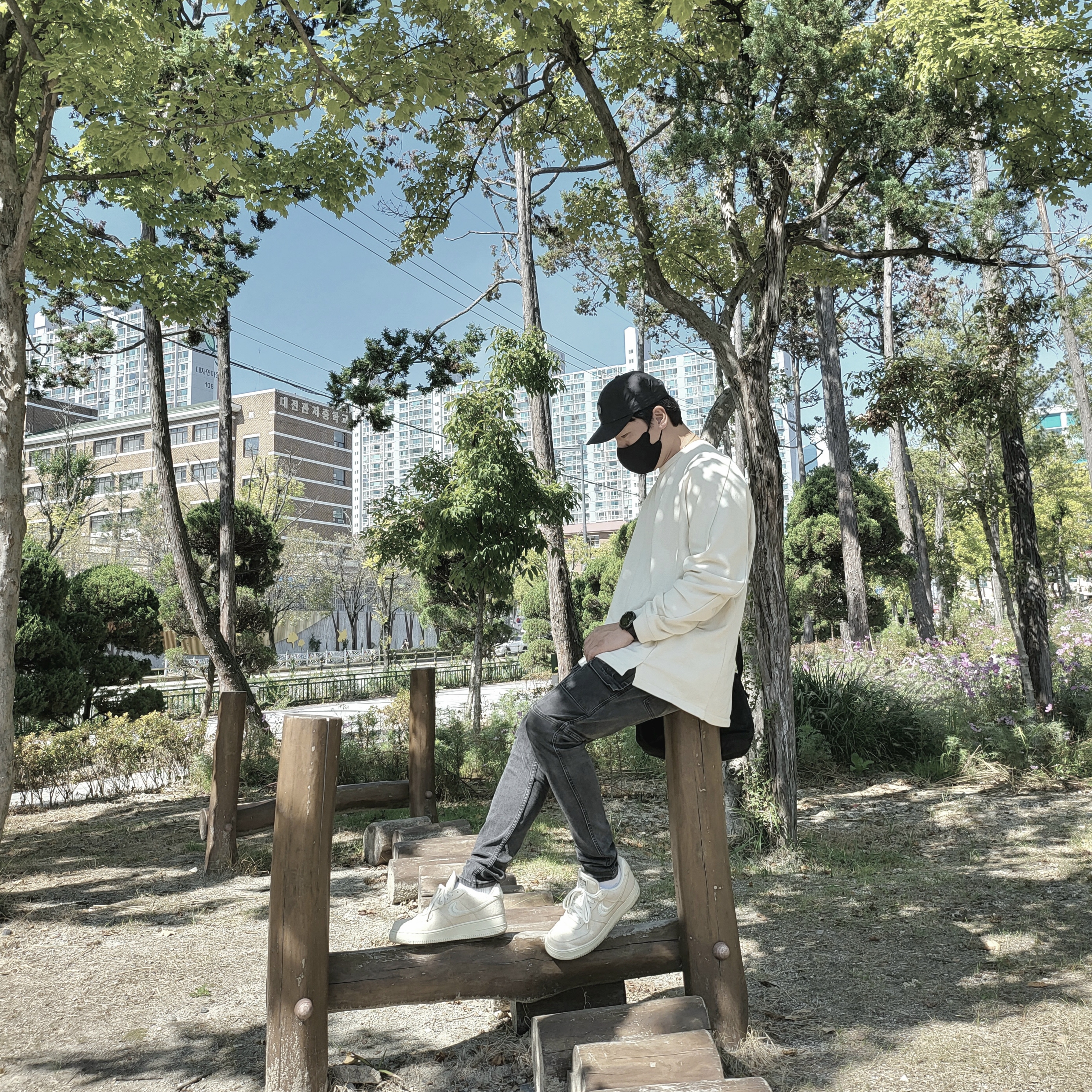 Nike x Stussy Air Force 1 Low Fossil 착용 스타일