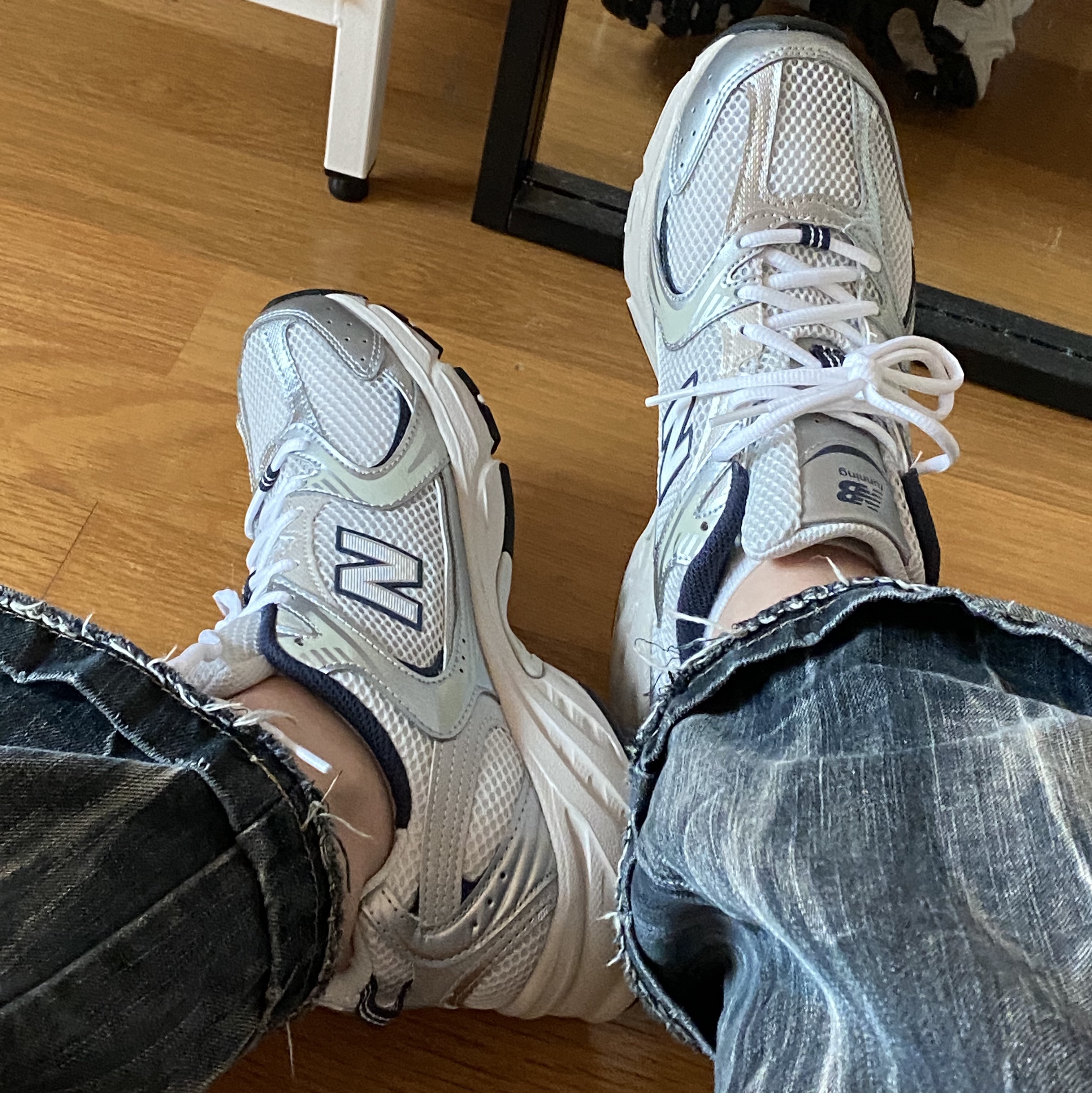 New Balance 530 Steel Grey 착용 스타일 - 1