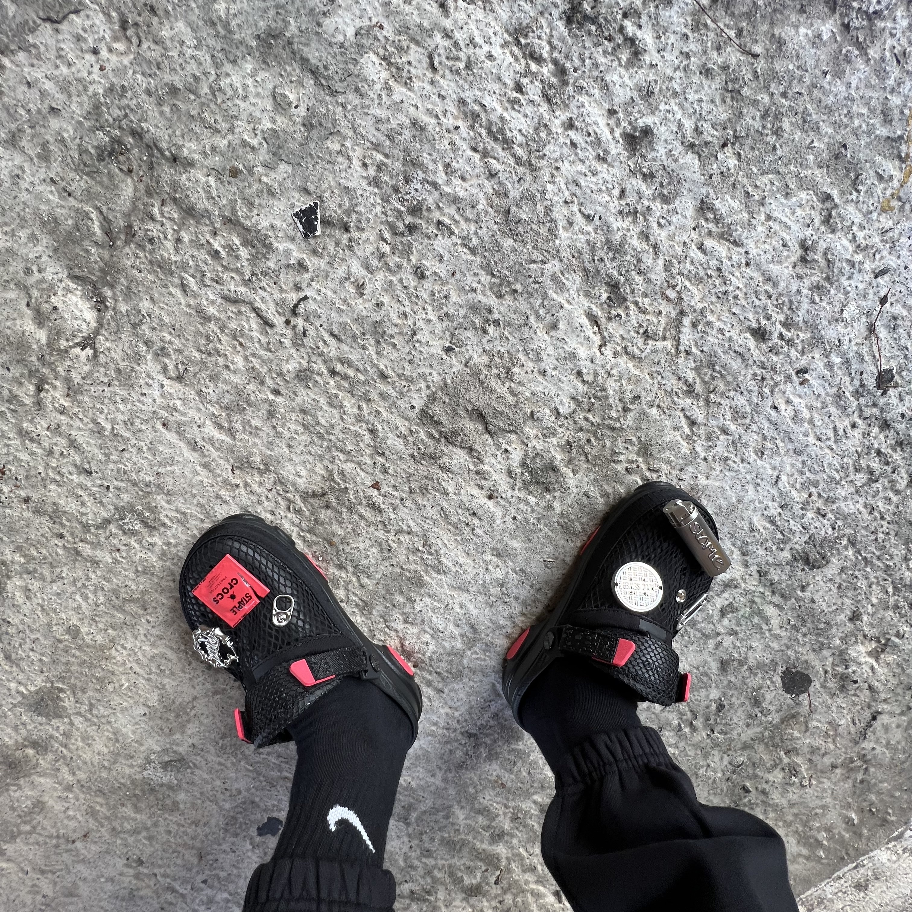 Crocs x Staple Classic All Terrain Clog Black 착용 스타일