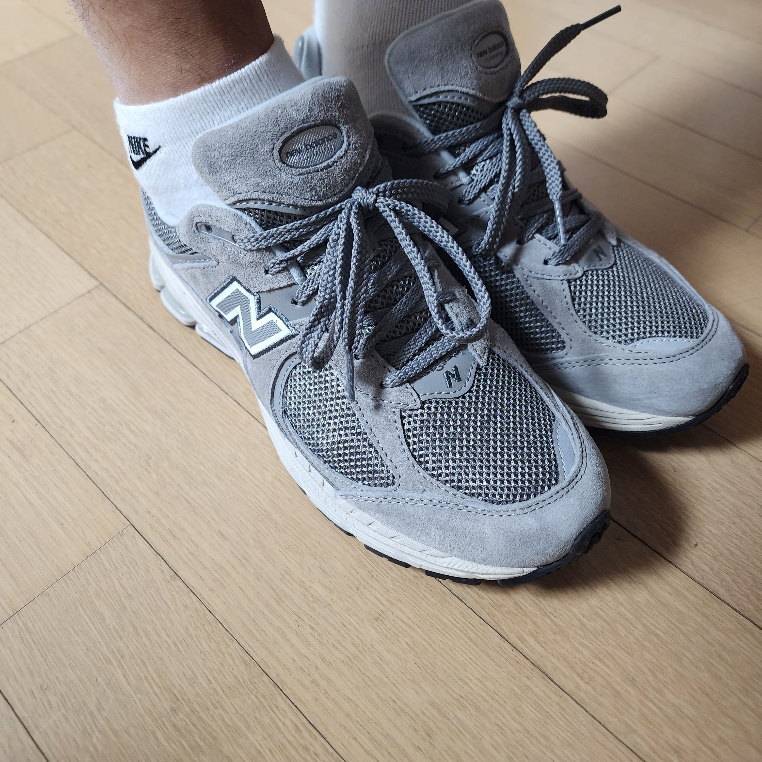 New Balance 2002R Grey 착용 스타일 - 4