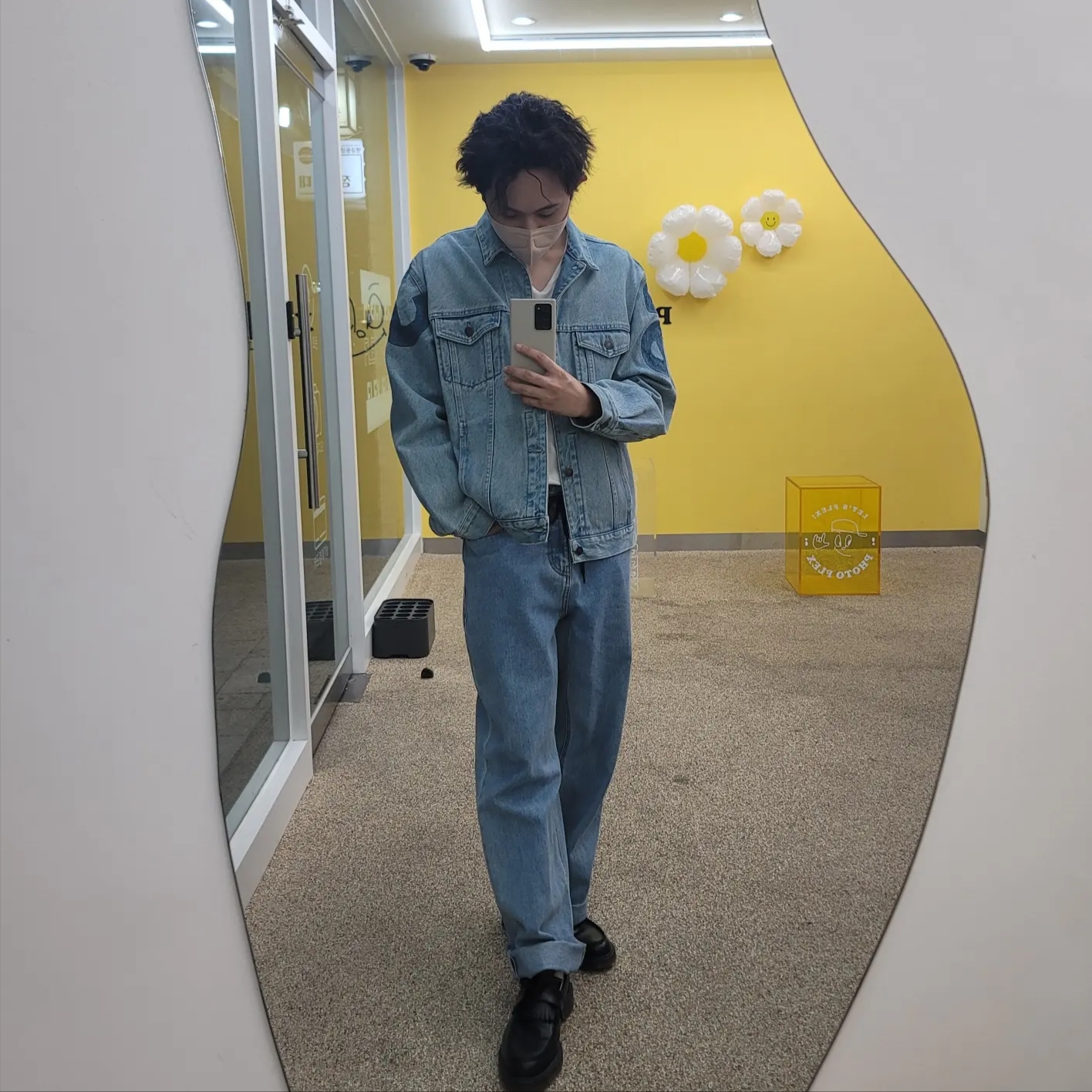 Supreme Inset Logo Denim Trucker Jacket Washed Blue - 22SS 착용 스타일 - 1