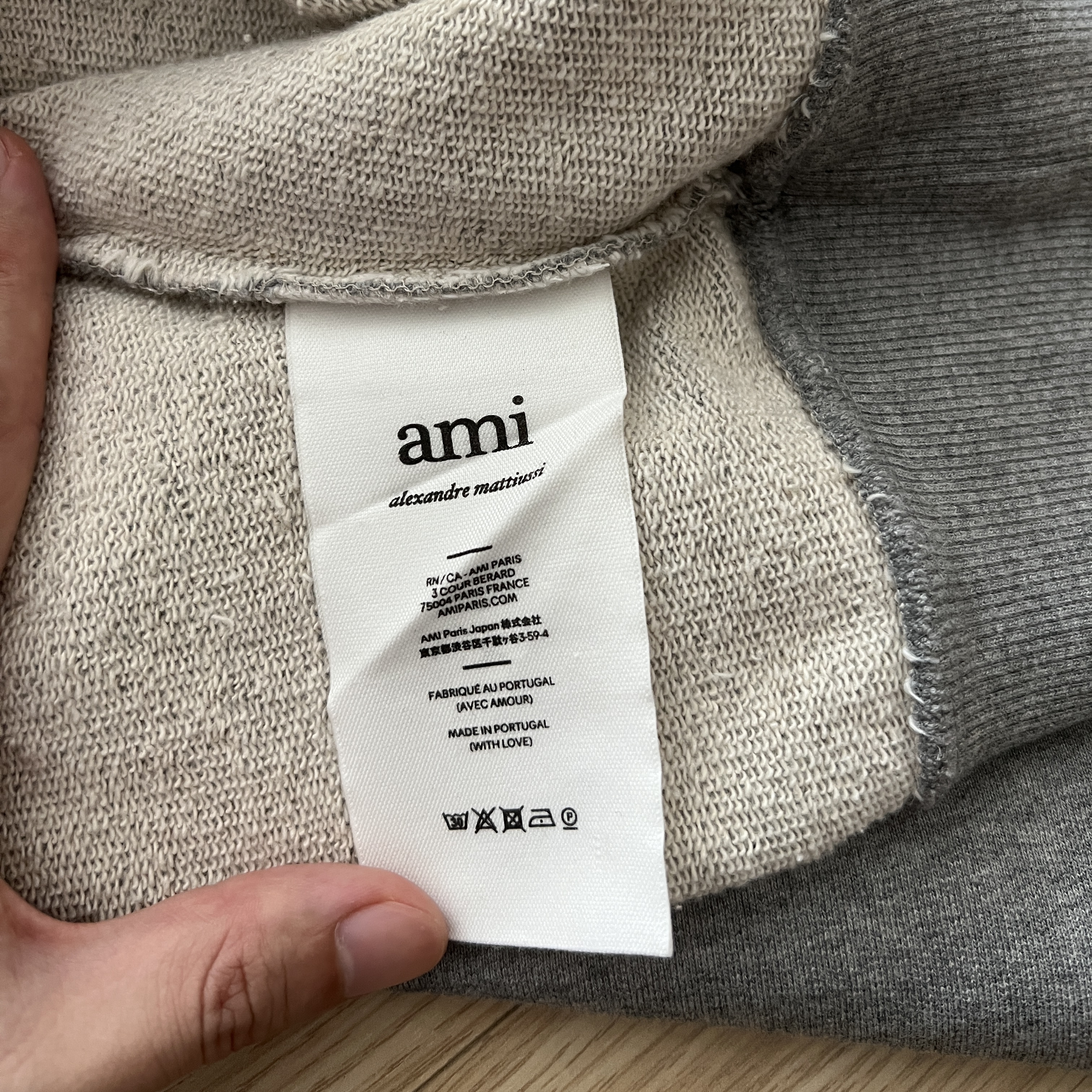 Stone Island 63051 Crewneck Sweatshirt Black - 22SS, AMI de Coeur Sweatshirt Heather Grey 착용 스타일 - 2