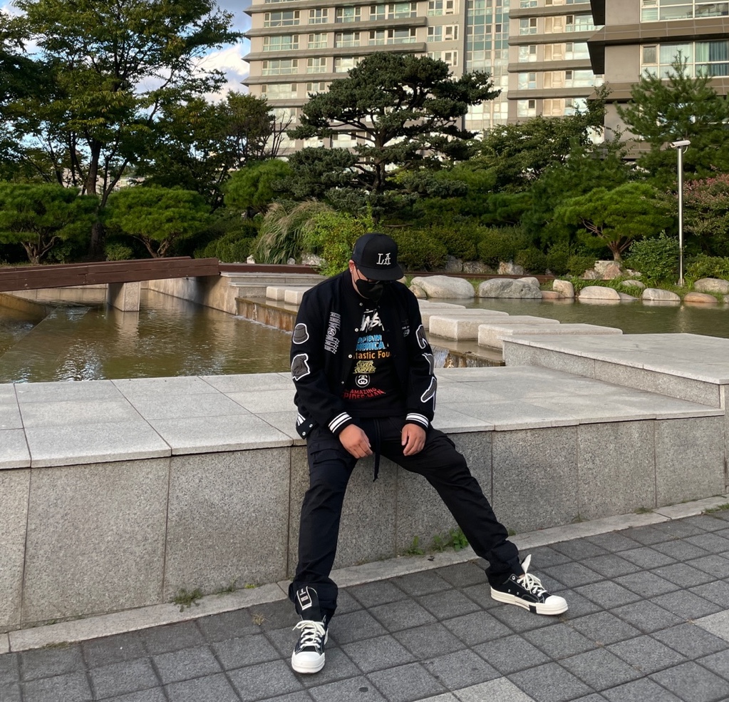 Converse x Drkshdw Drkstr Chuck 70 High Black, Stussy x CDG Varsity Jacket 착용 스타일 - 3