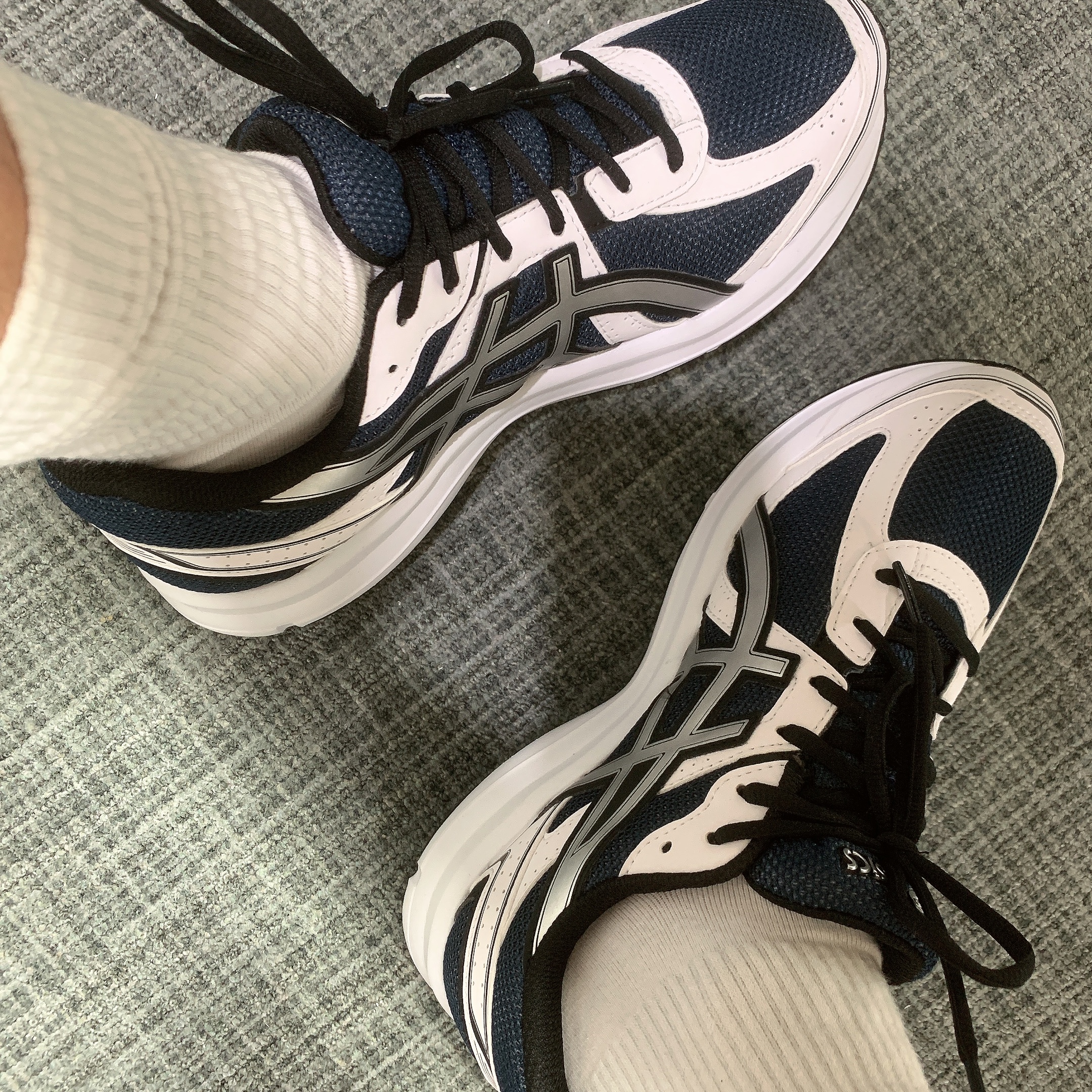 Asics Jog 100 S Navy Pure Silver - 2E Wide 착용 스타일