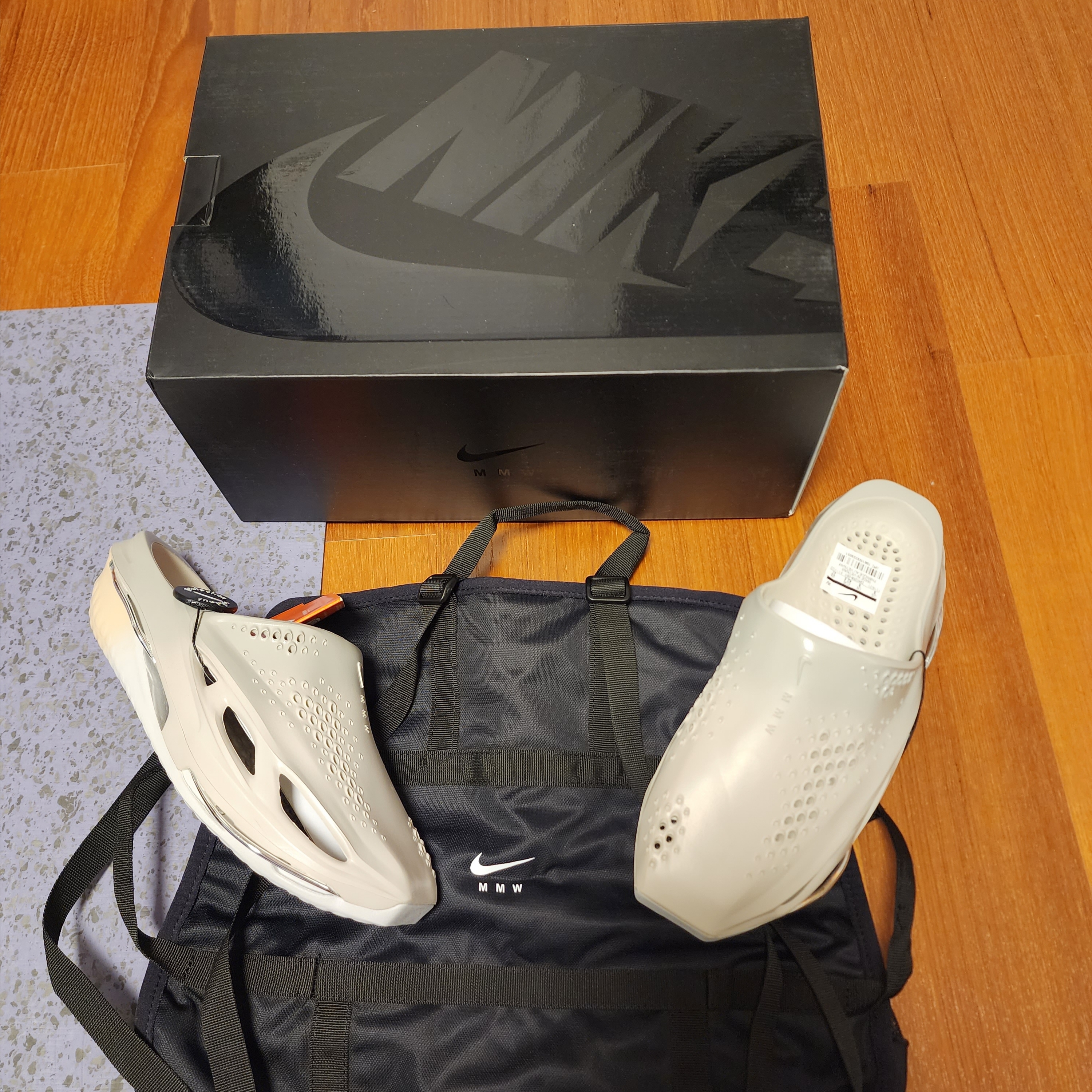 Nike x Matthew M Williams 005 Slide Light Bone and Chrome 착용 스타일 - 2