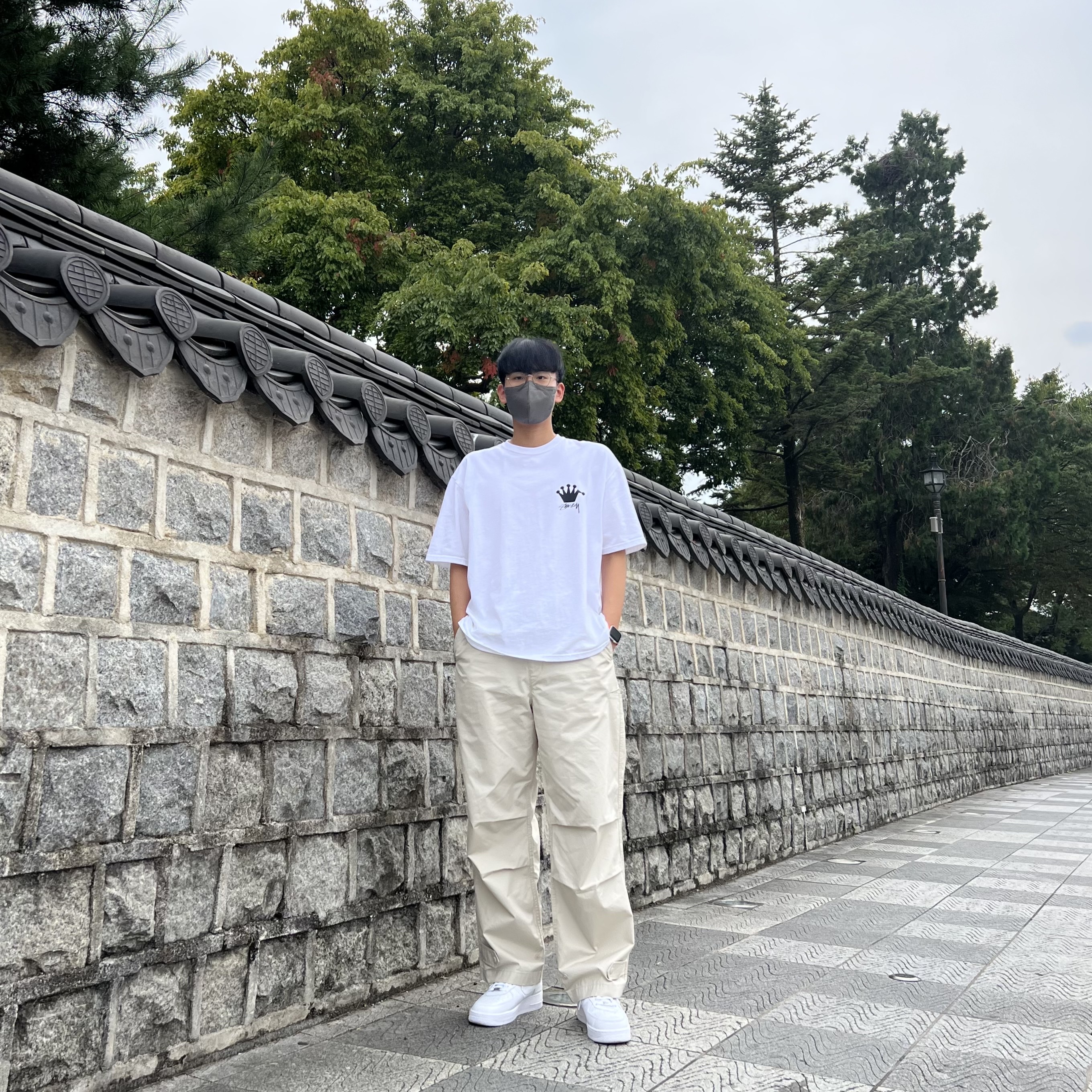 Stussy Lb Crown T-Shirt White, Nike Air Force 1 '07 Low White 착용 스타일 - 1