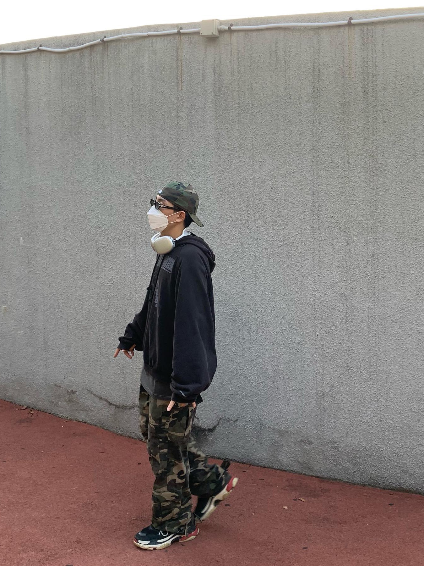 Balenciaga Triple S Sneakers Black Red 2022, Apple AirPods Max Lightning Silver (Korean Ver.) 착용 스타일 - 5