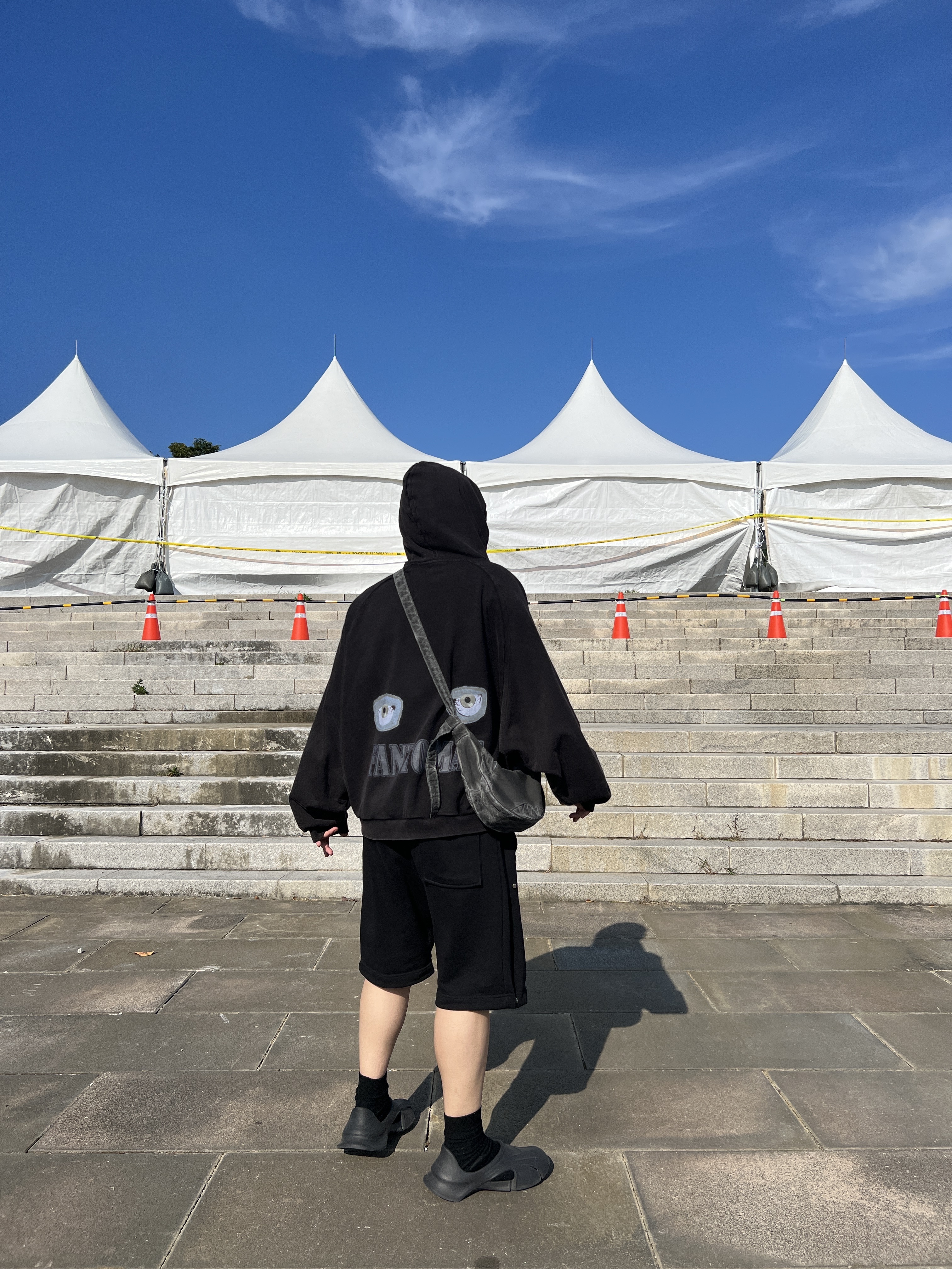 Yeezy Gap Engineered By Balenciaga Flame Cap Black, Balenciaga Rubber Mold Closed Black 착용 스타일 - 4