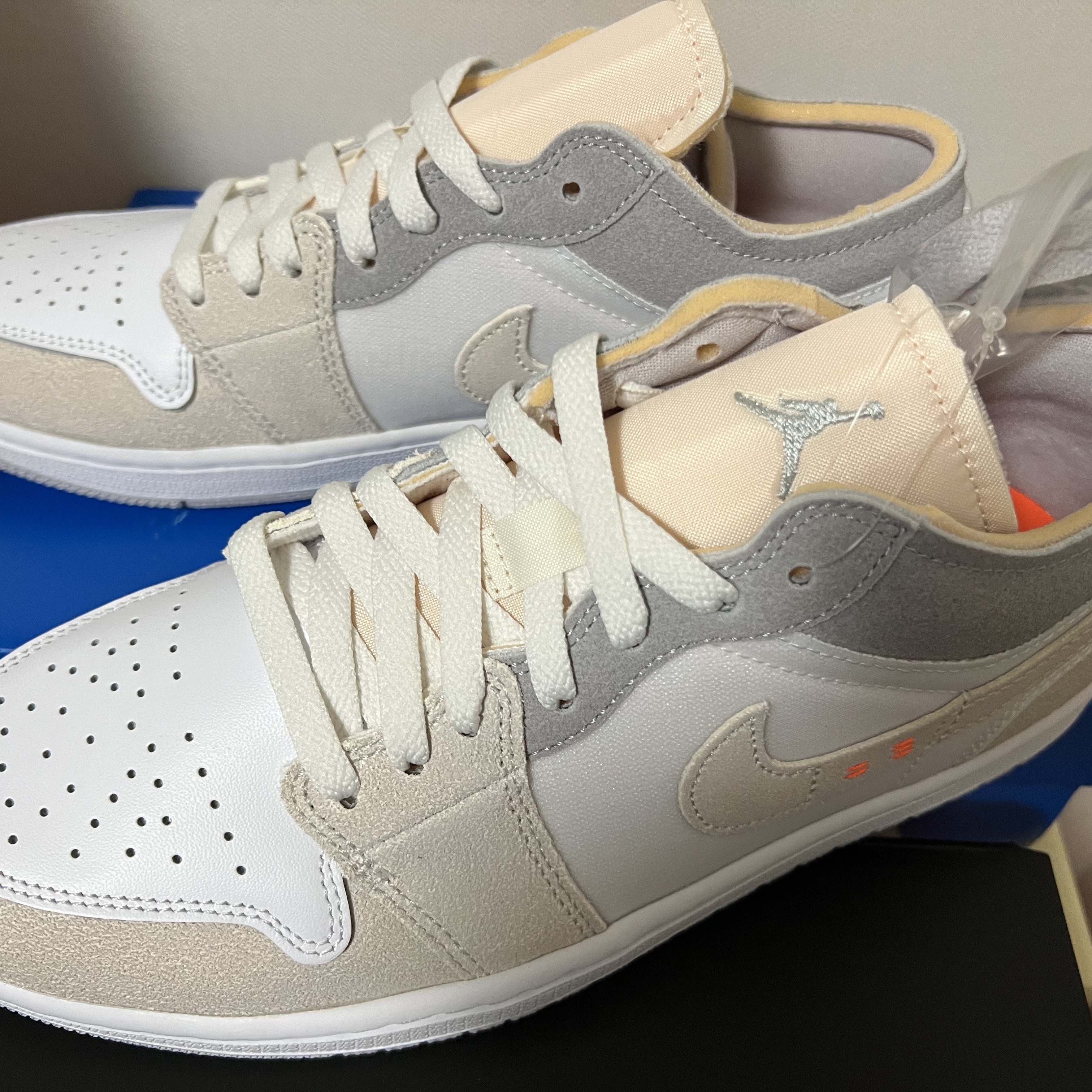 Jordan 1 Low SE Craft White and Phantom 착용 스타일