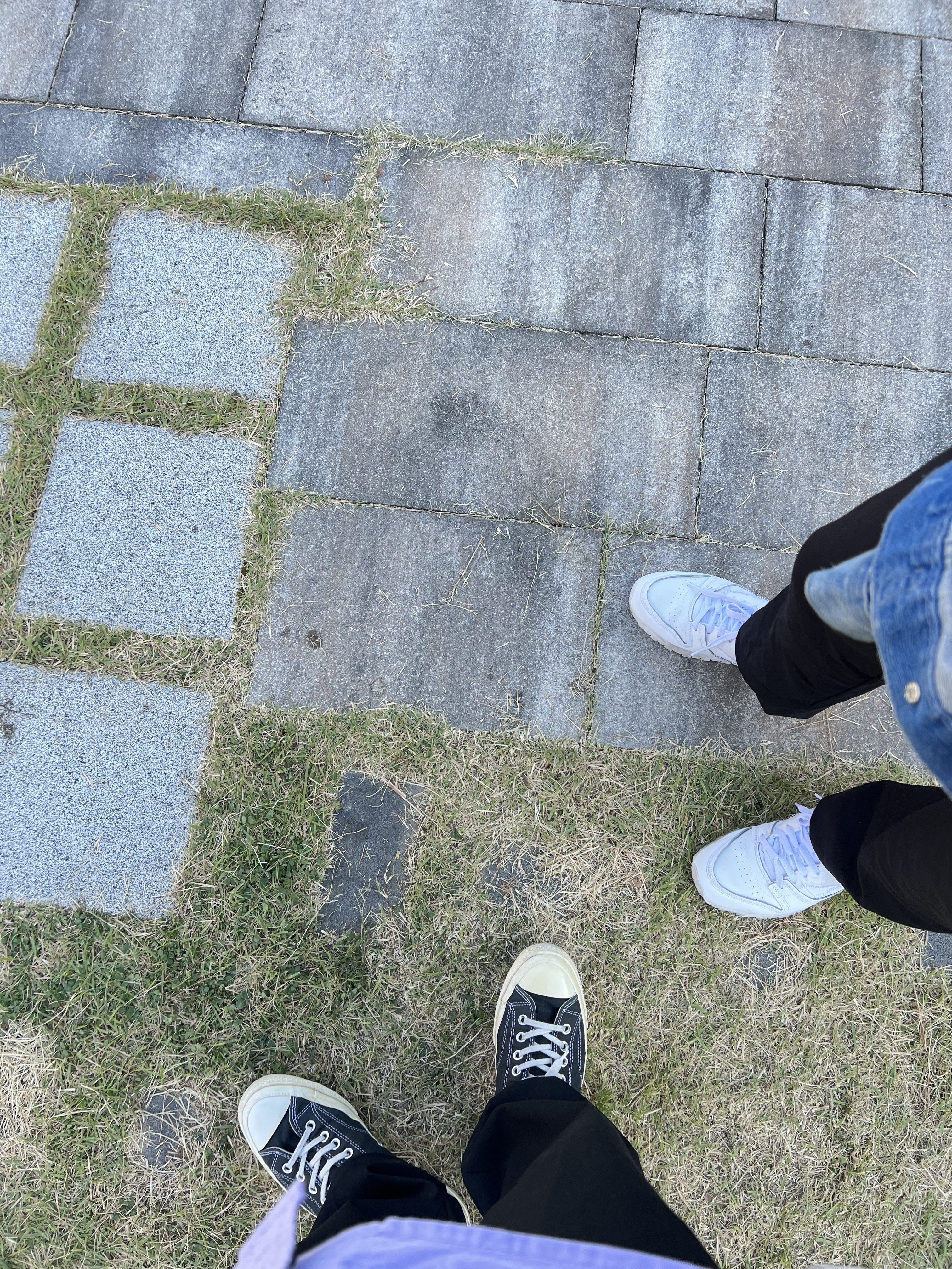 Converse x Play Comme des Garcons Chuck 70 Ox Black, Reebok x Maison Margiela Classic Leather Memory of Shoes White 착용 스타일 - 3