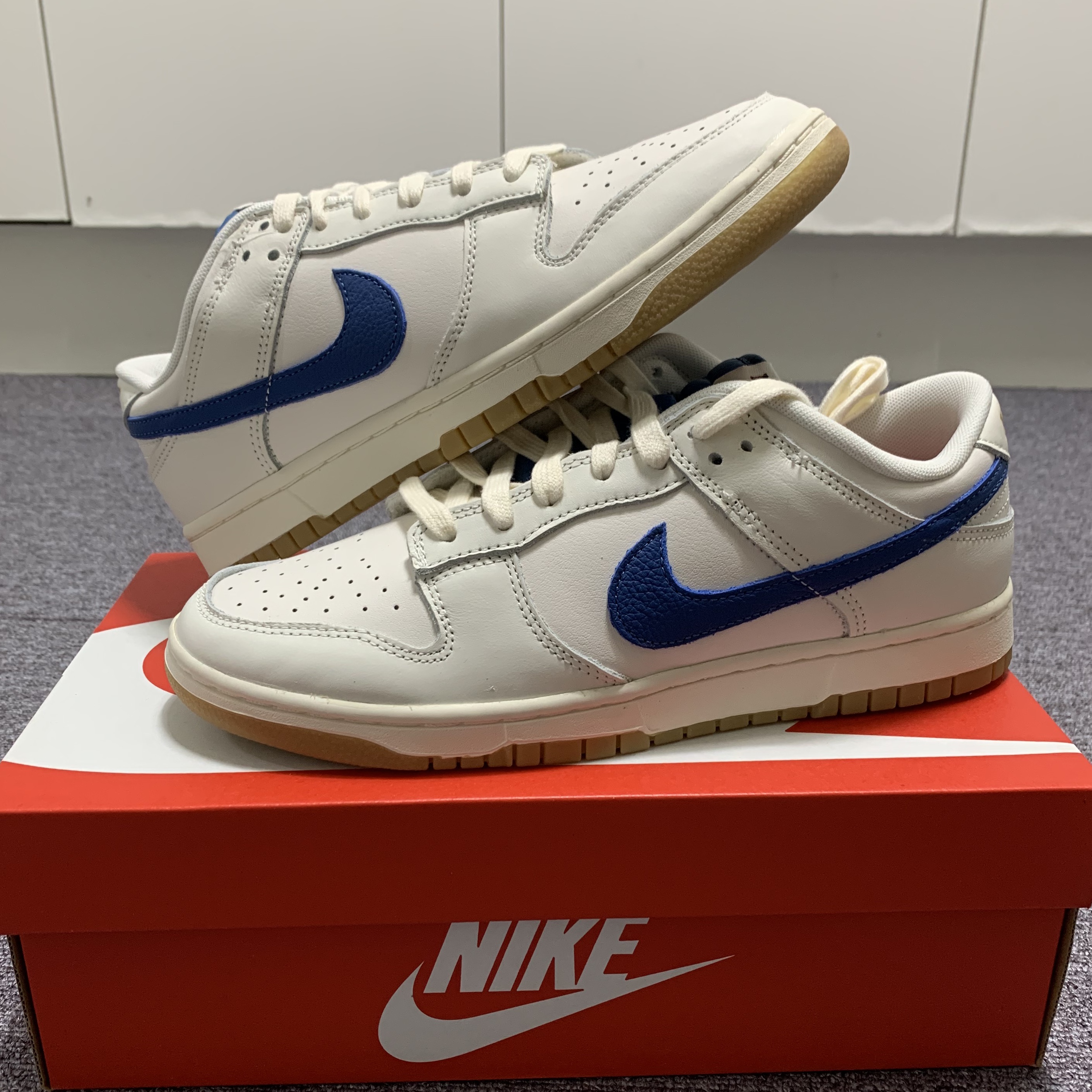 Nike Dunk Low SE Sail Dark Marina Blue 착용 스타일 - 2