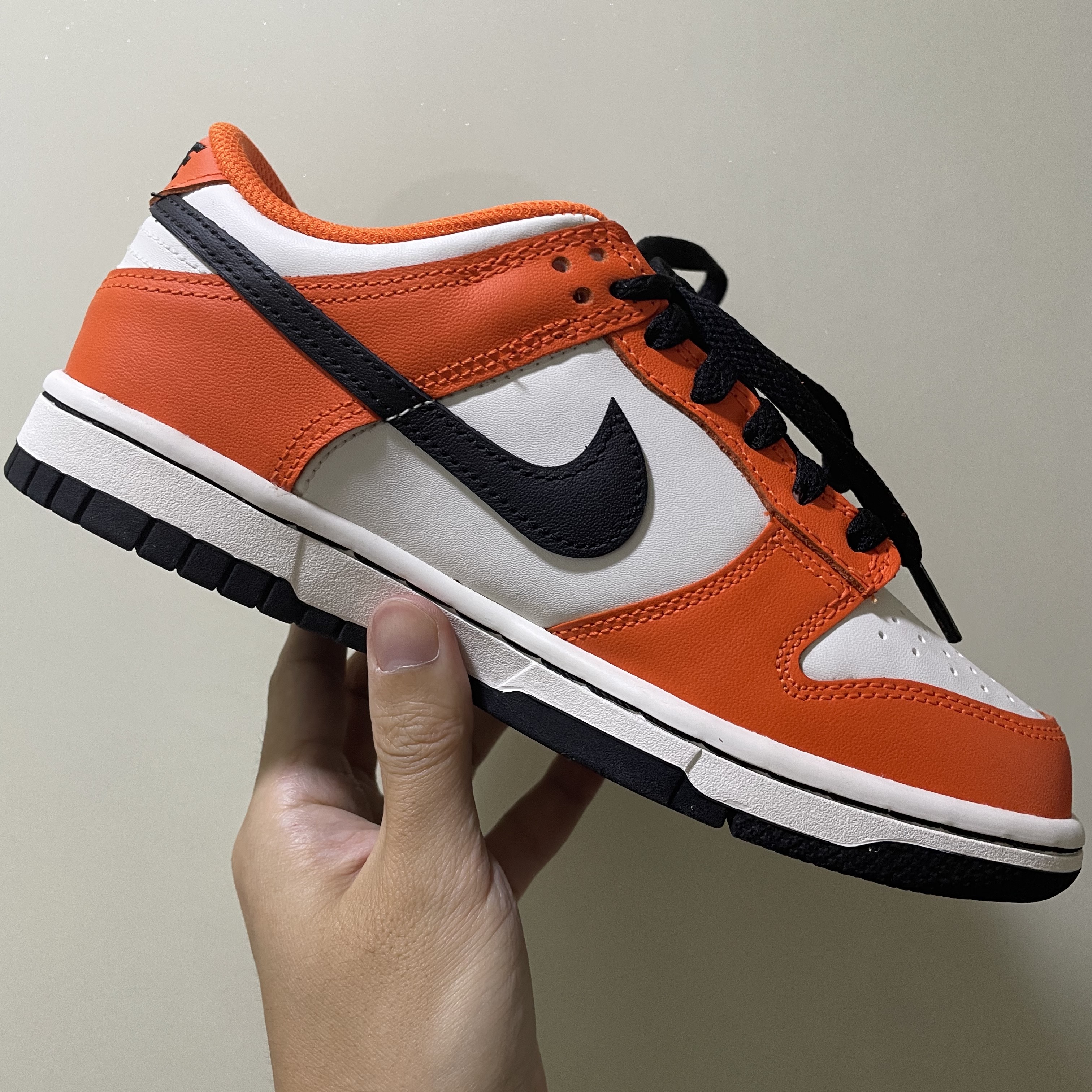 (GS) Nike Dunk Low Safety Orange 착용 스타일 - 4