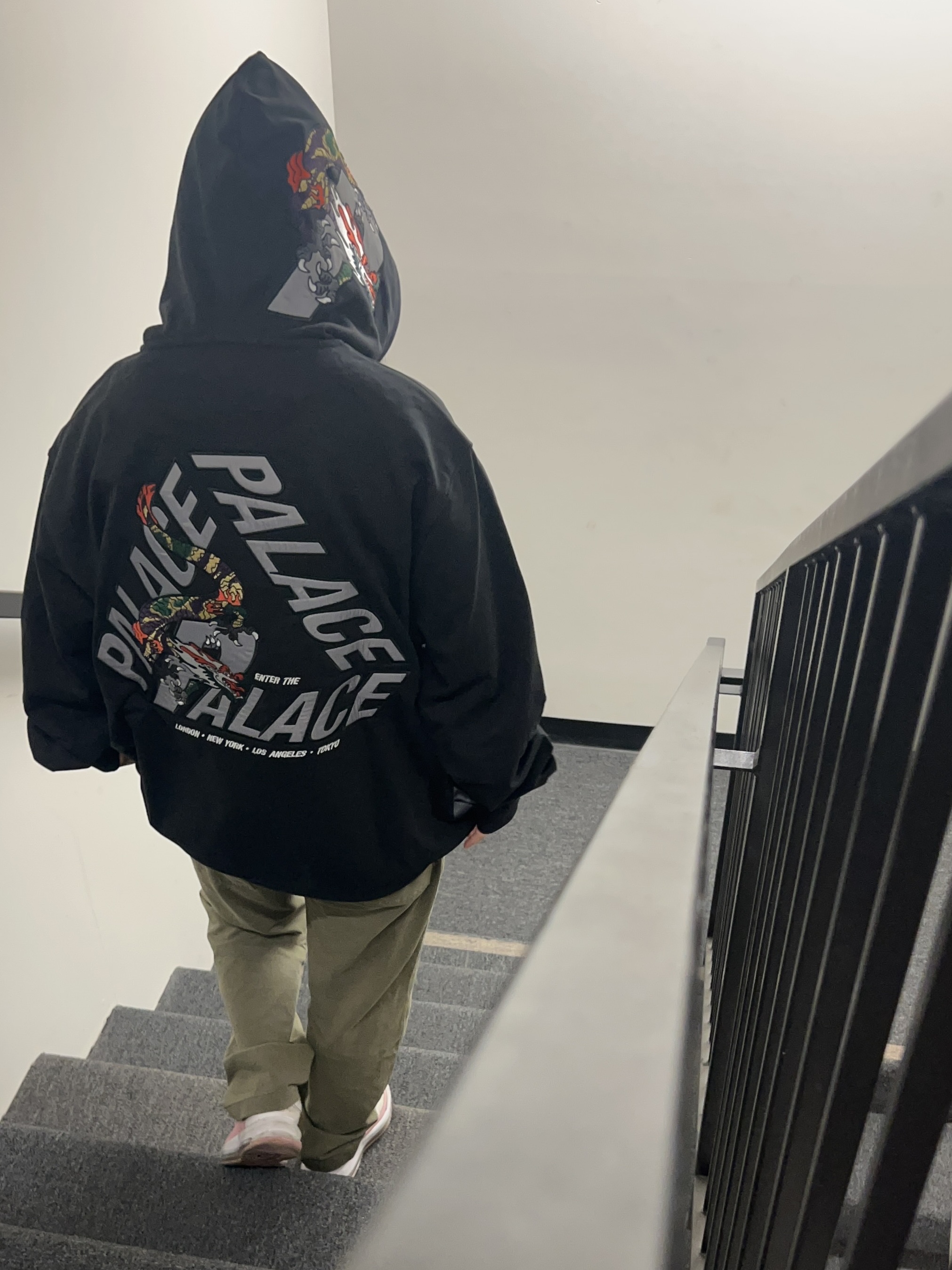 Palace Dragon P-3 Hood Black - 22FW 착용 스타일 - 1