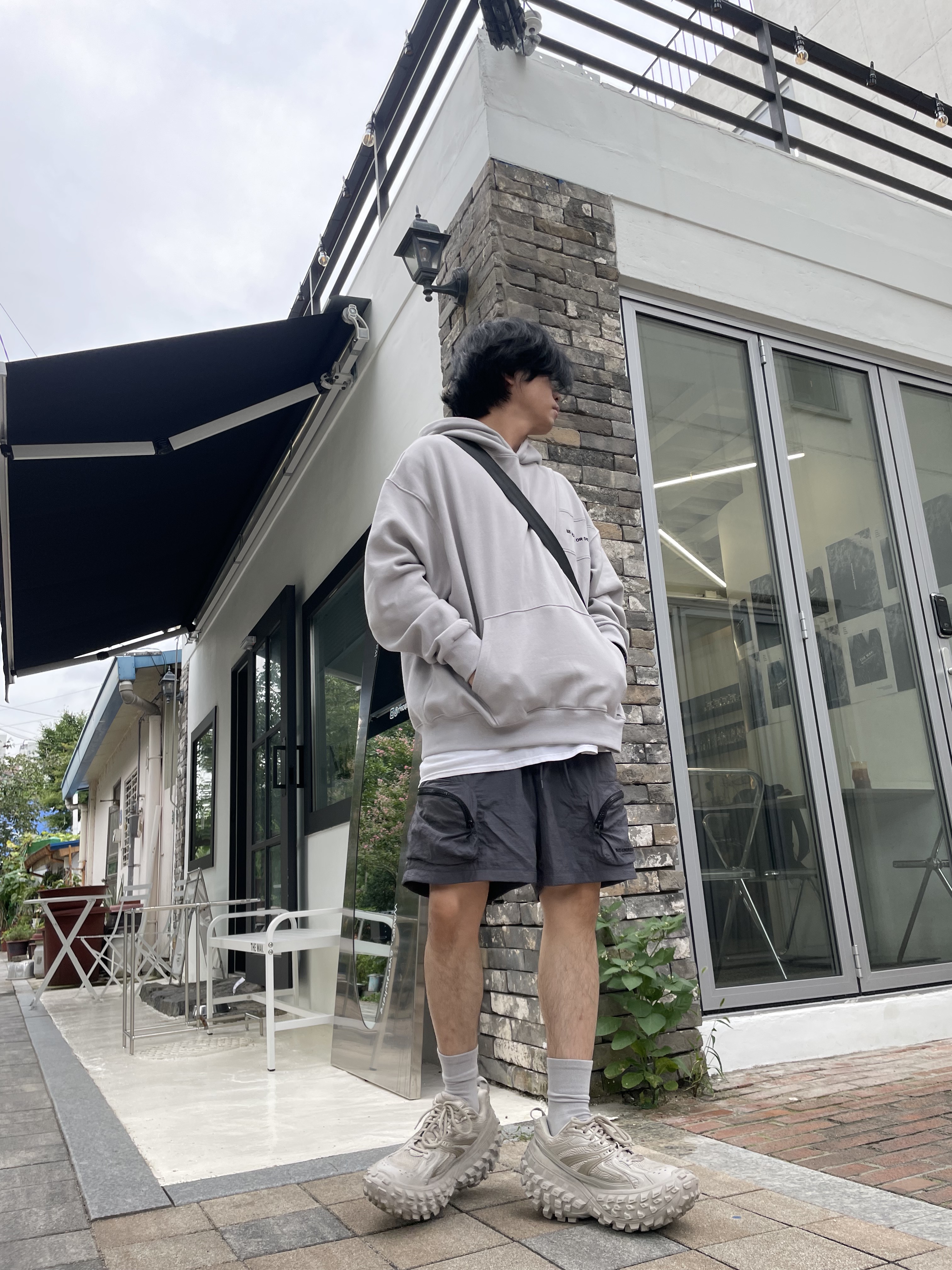 Balenciaga Defender Sneakers Beige 착용 스타일 - 3