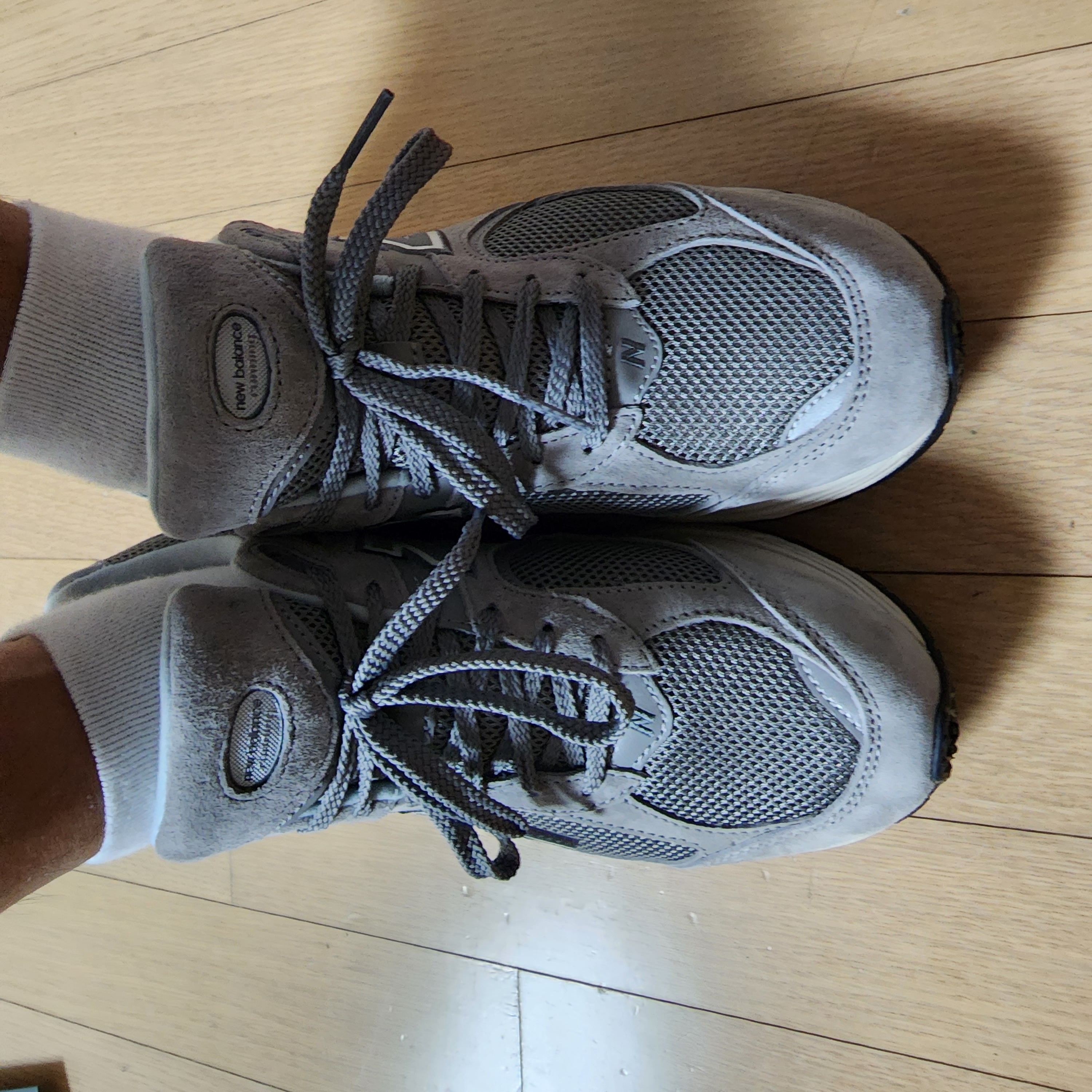New Balance 2002R Grey 착용 스타일 - 3