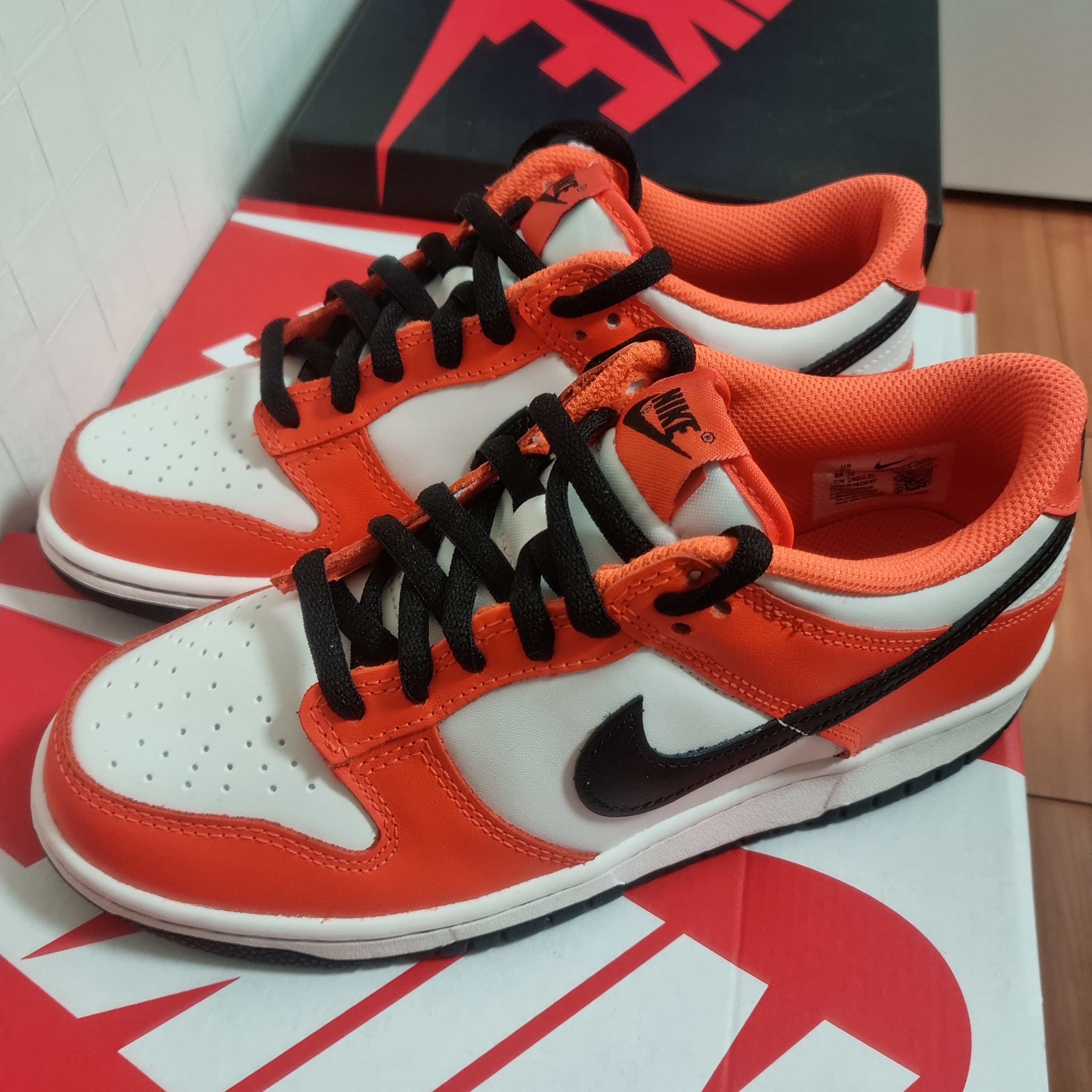(GS) Nike Dunk Low Safety Orange 착용 스타일