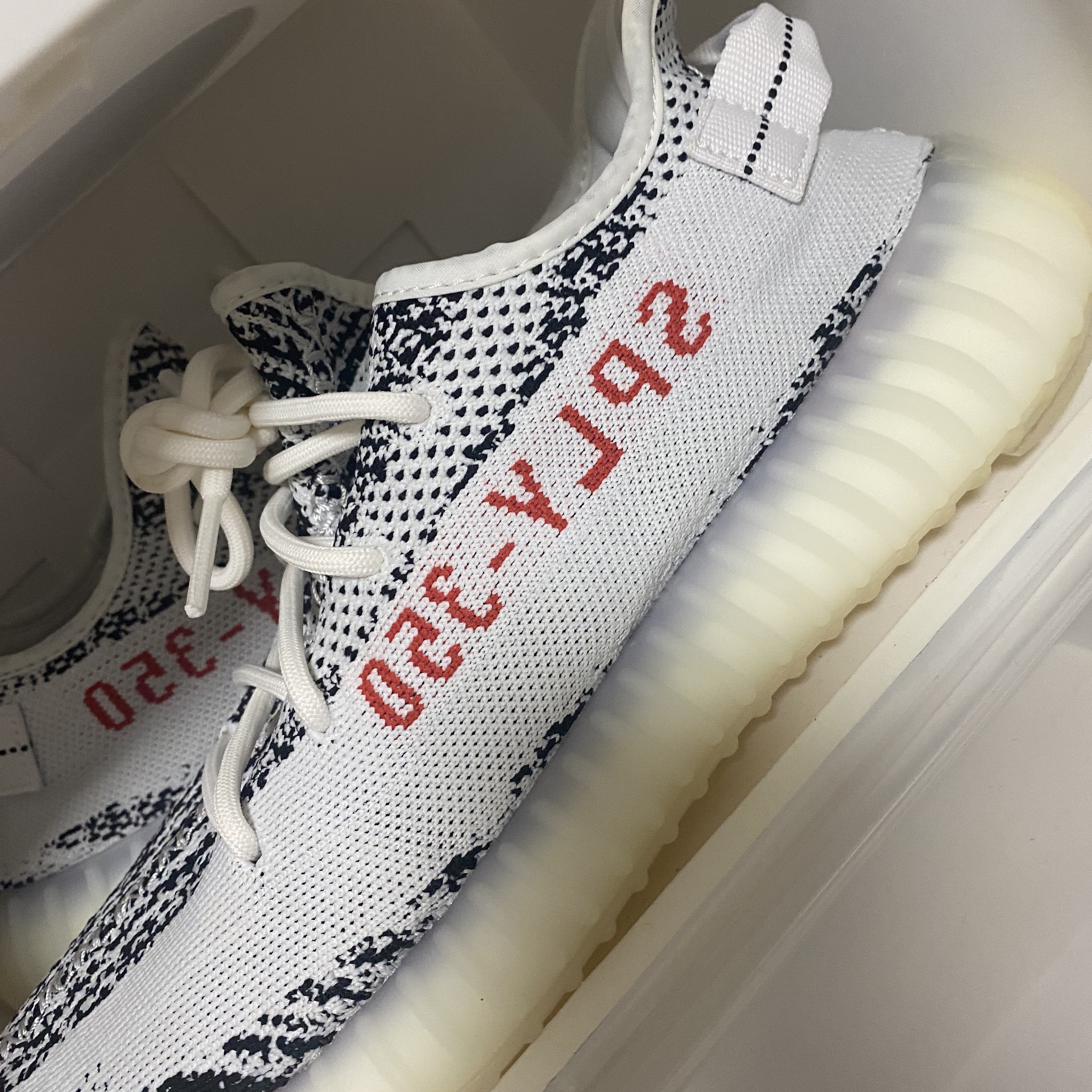 Adidas Yeezy Boost 350 V2 Zebra 2017/2019/2020 착용 스타일