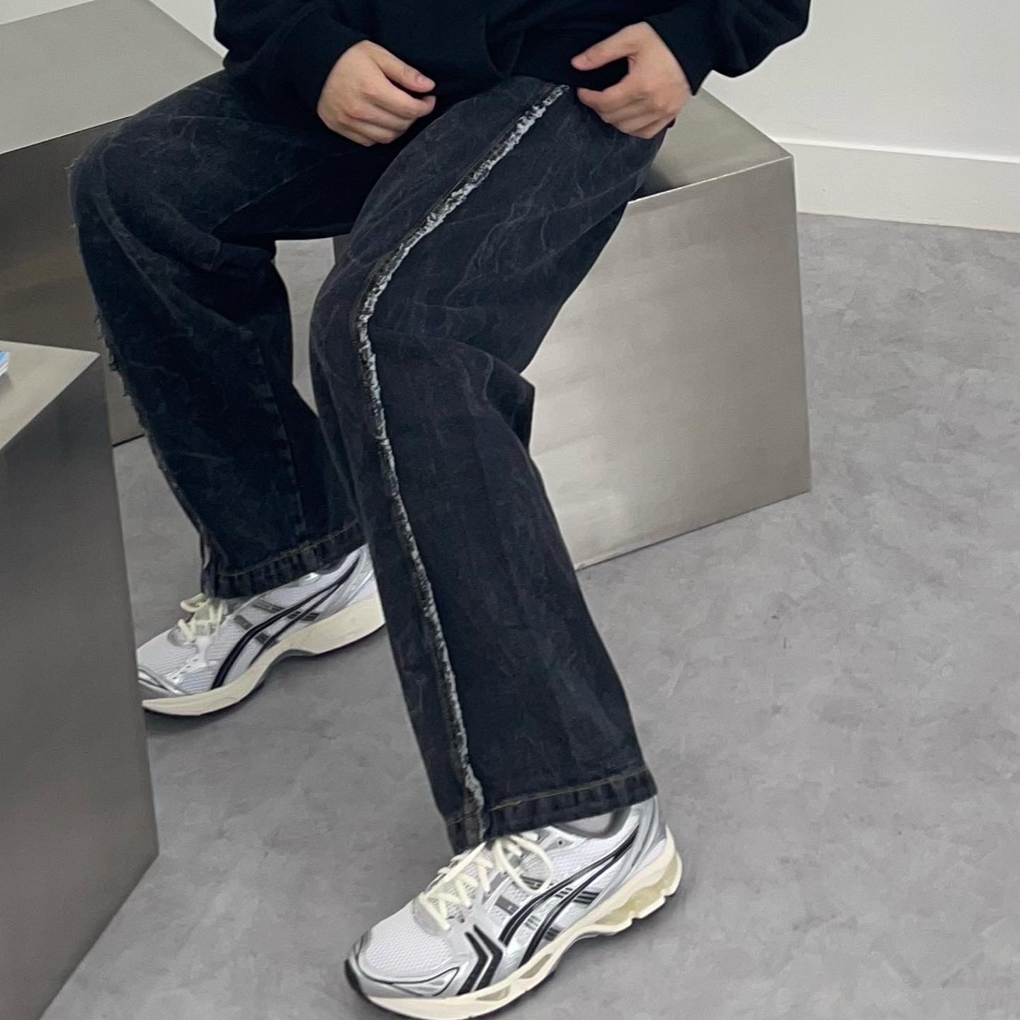 Jordan 1 x Travis Scott Retro Low OG SP Sail and Ridgerock, Nike x Supreme Shox Ride 2 SP White 착용 스타일 - 3