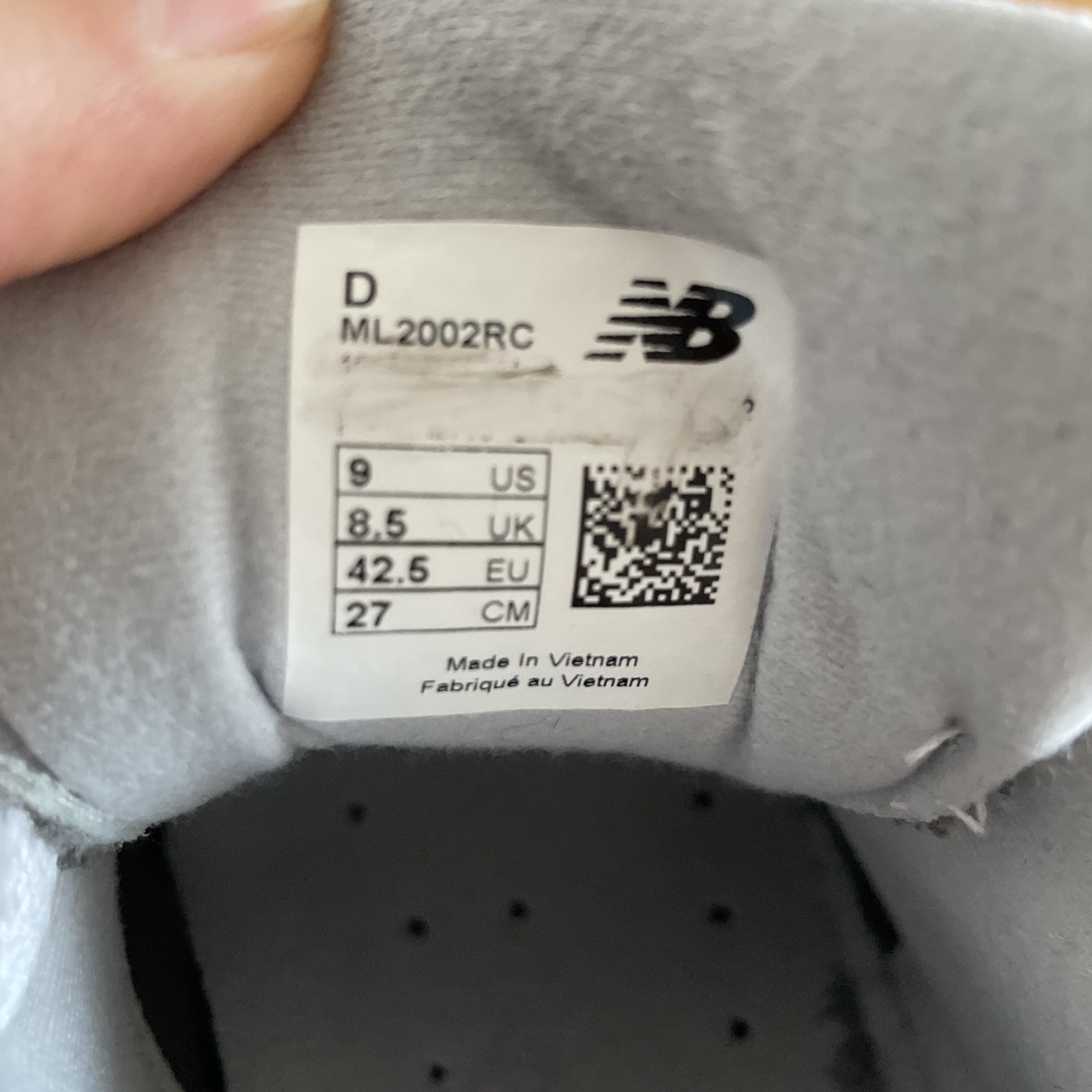 New Balance 2002R Grey 착용 스타일