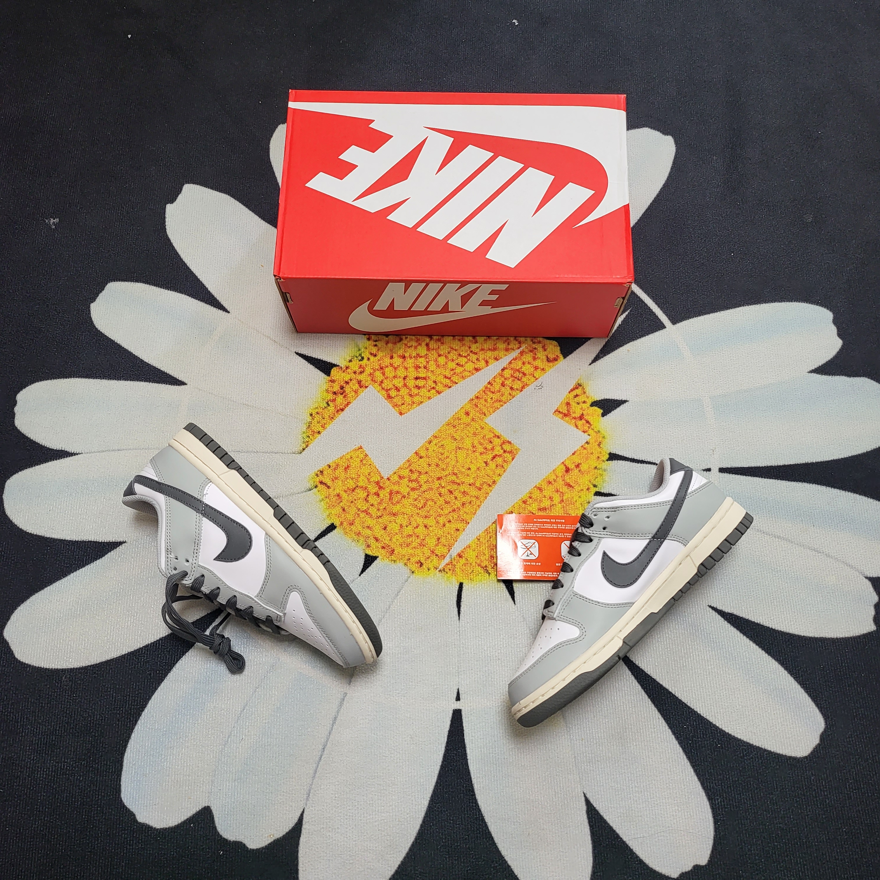 (W) Nike Dunk Low Light Smoke Grey 착용 스타일 - 2
