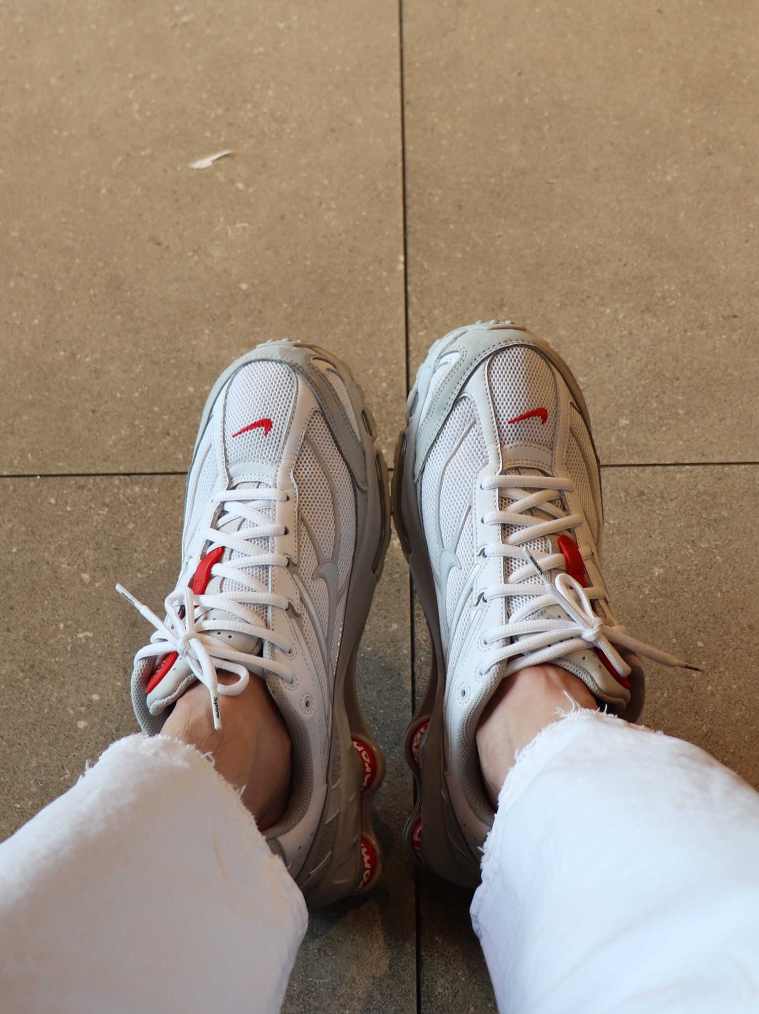 Nike x Supreme Shox Ride 2 SP White 착용 스타일 - 3