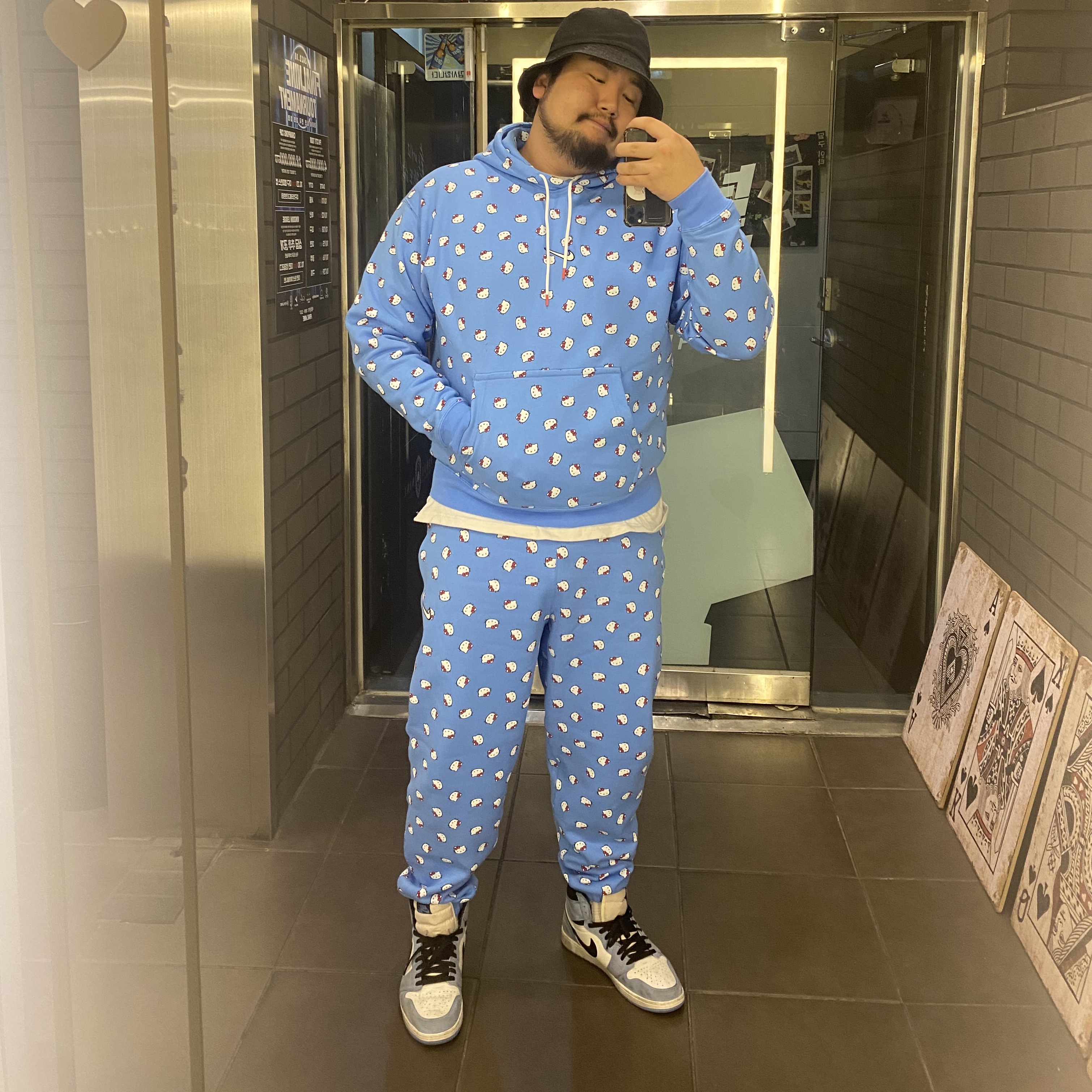 Jordan 1 Retro High OG University Blue, Nike x Hello Kitty NRG Fleece Hoodie Blue - US/EU 착용 스타일