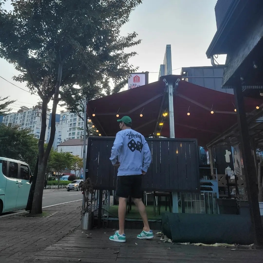 Stussy Dice Crew Ash Heather, Nike x Kasina Dunk Low Road Sign - Kasina Exclusive 착용 스타일