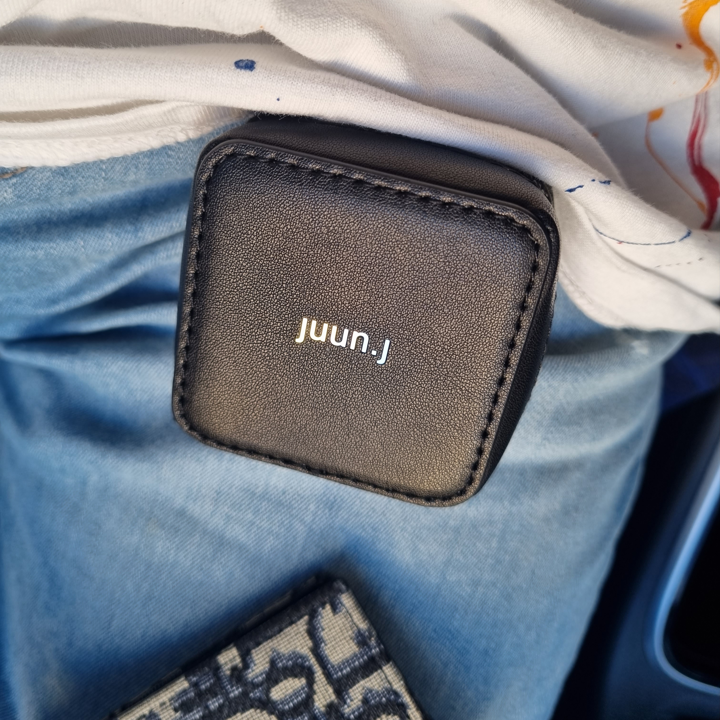 Dior Bi-Fold Card Holder Beige & Black Dior Oblique Jacquard, Samsung Galaxy Buds2 Pro Juun.J Edition Black (Korean Ver.) 착용 스타일