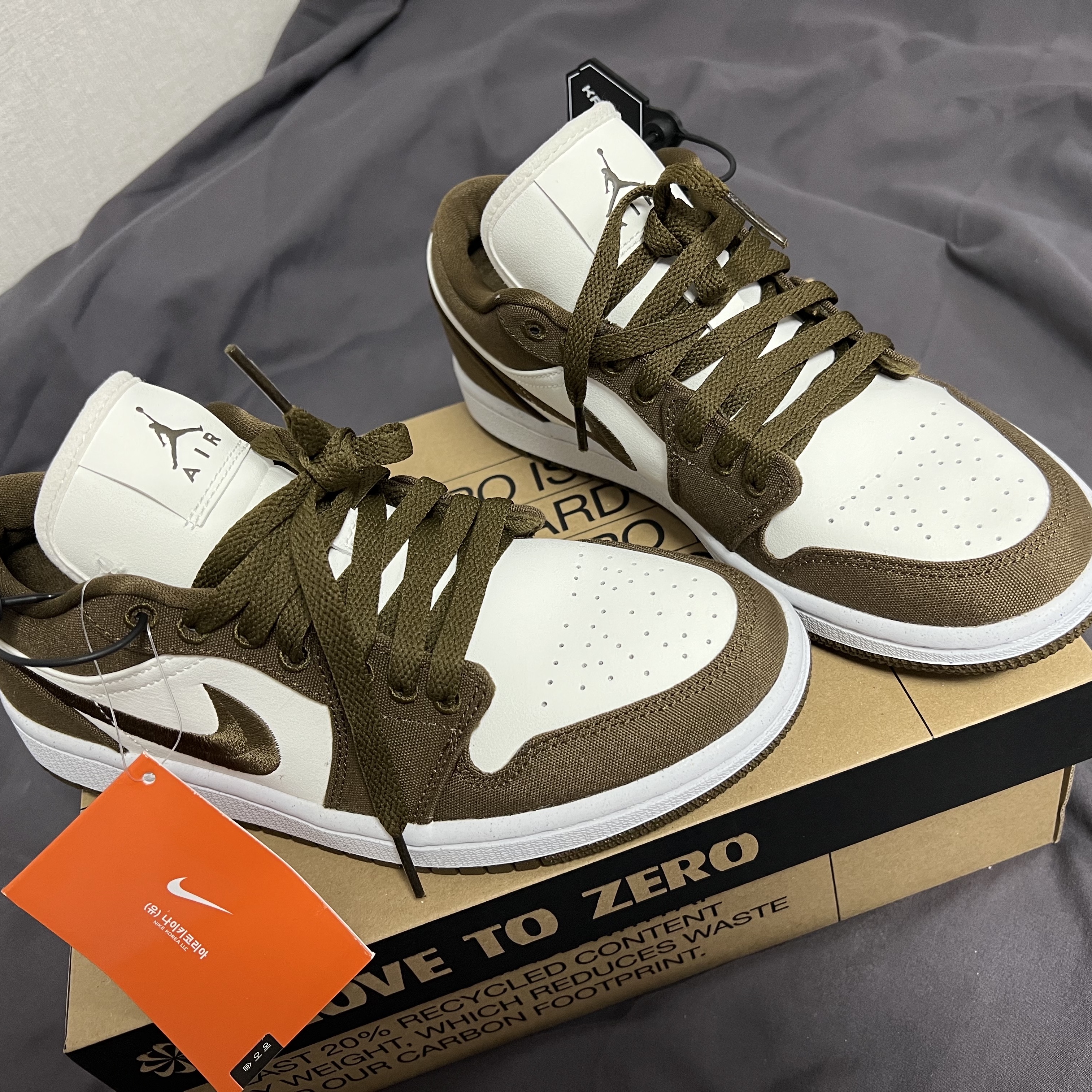 (W) Jordan 1 Low SE Light Olive 착용 스타일 - 5