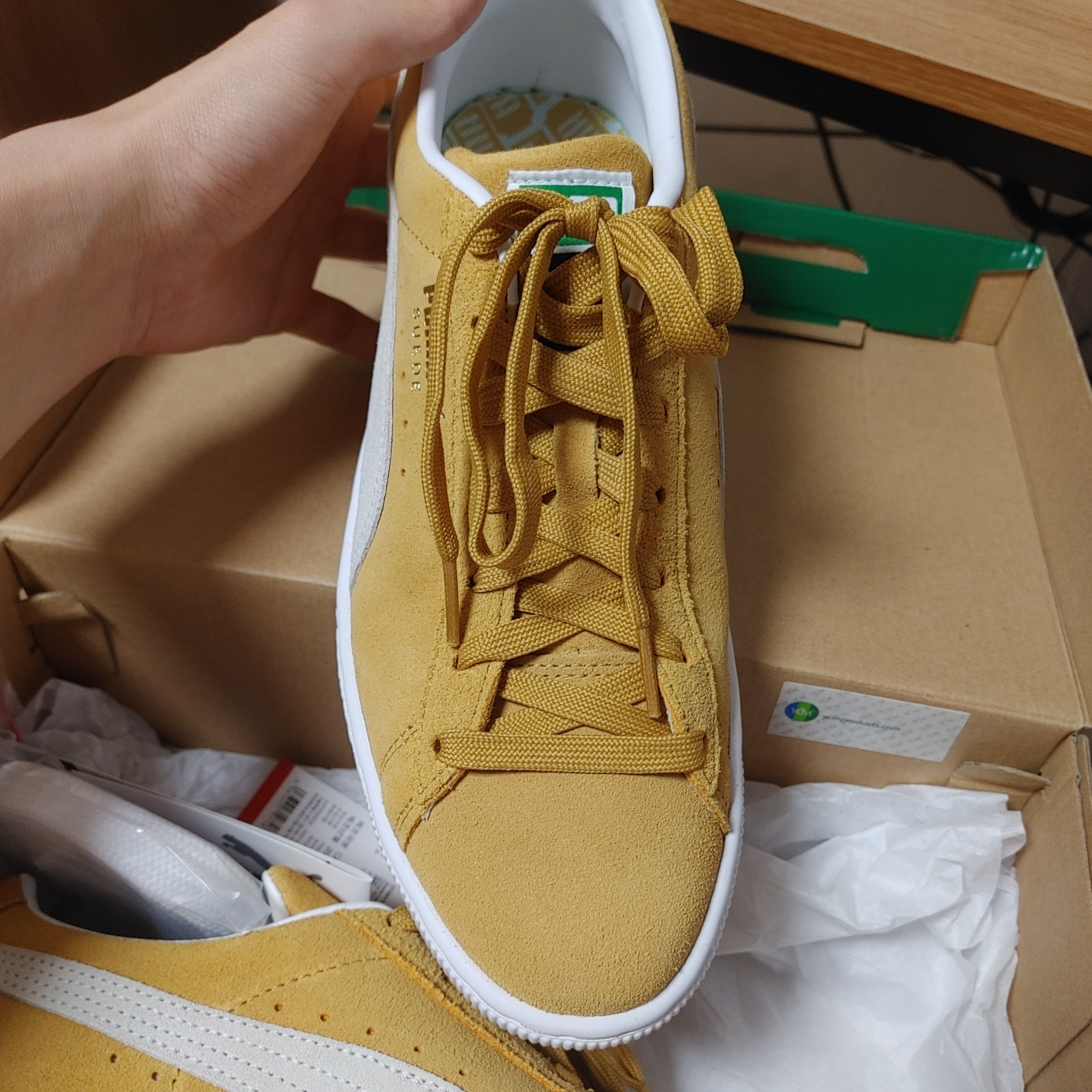 Puma Suede Classic XXI Mustard White 착용 스타일 - 2
