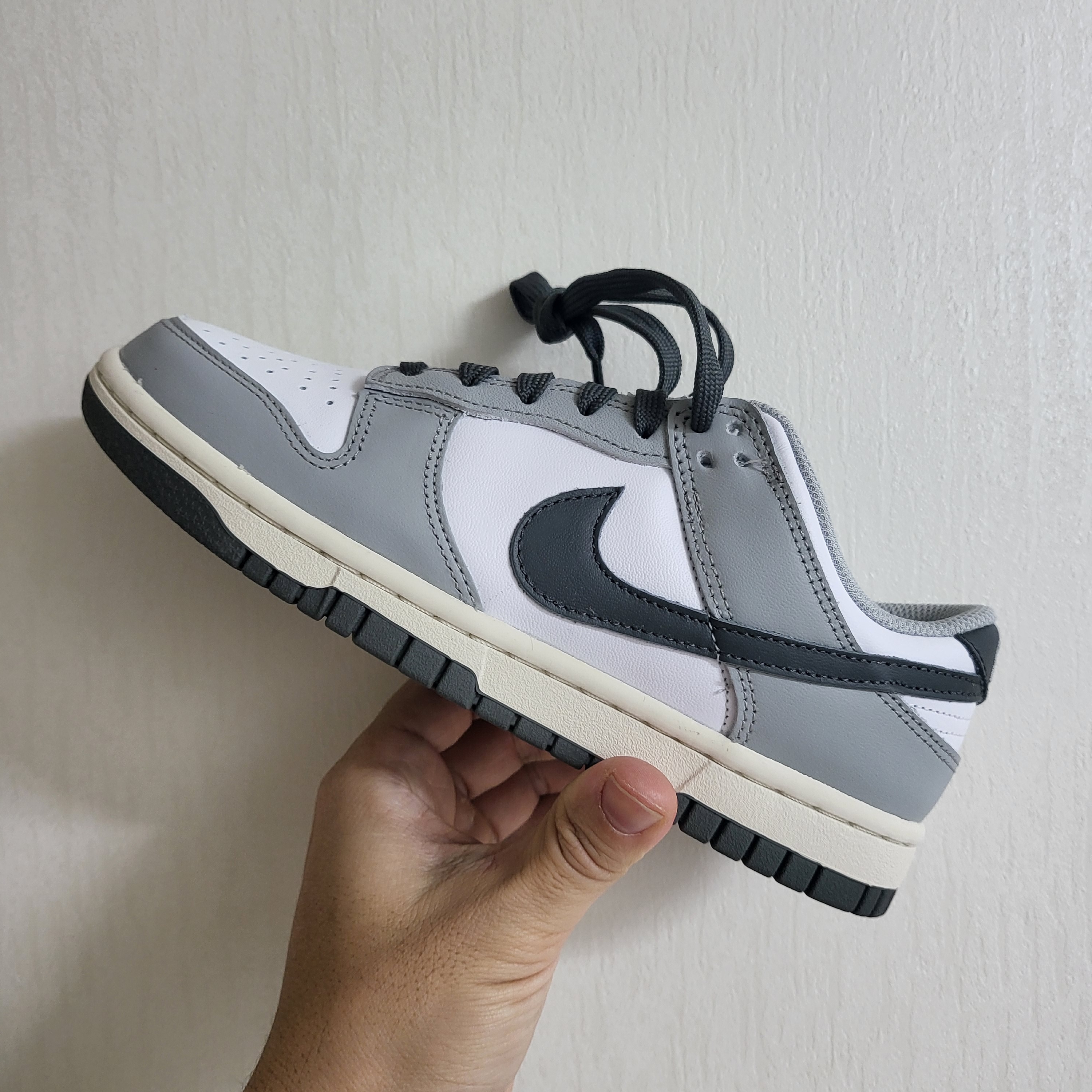 (W) Nike Dunk Low Light Smoke Grey 착용 스타일 - 1
