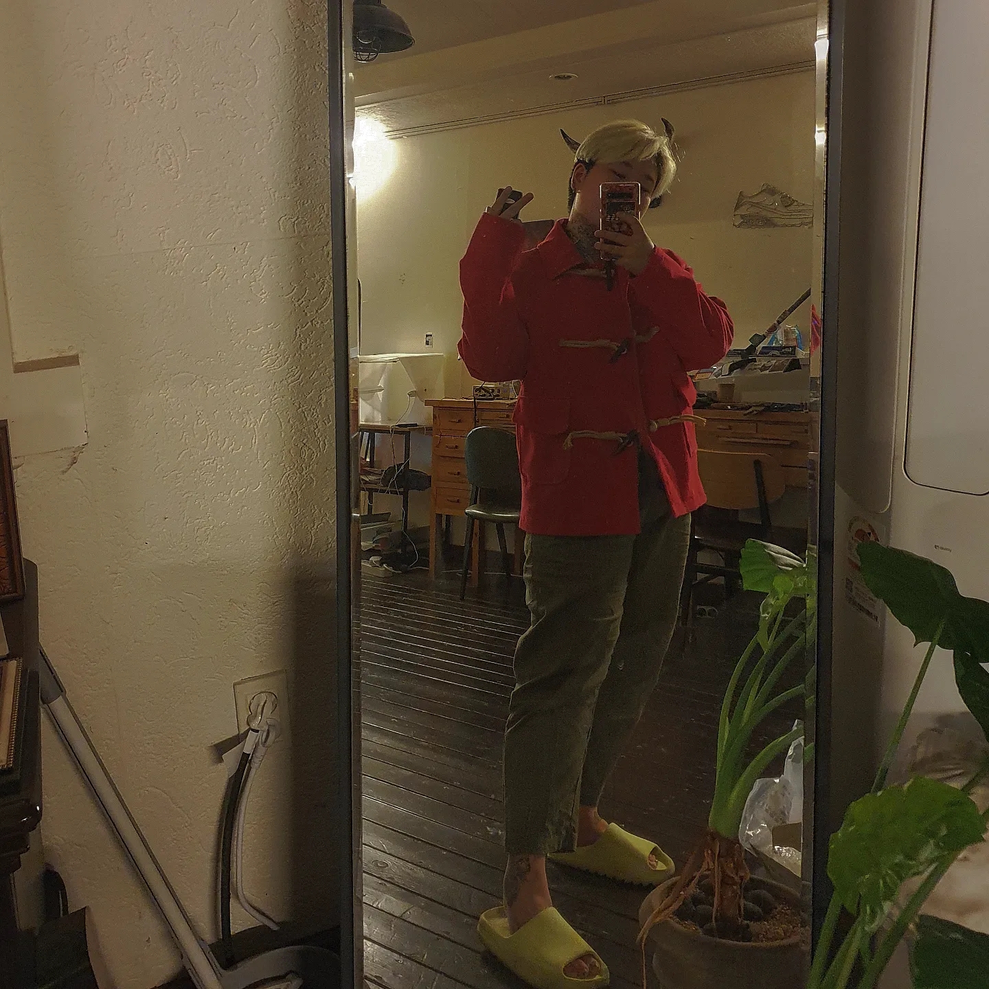 Adidas Yeezy Slide Glow Green 2022/2023 착용 스타일 - 2