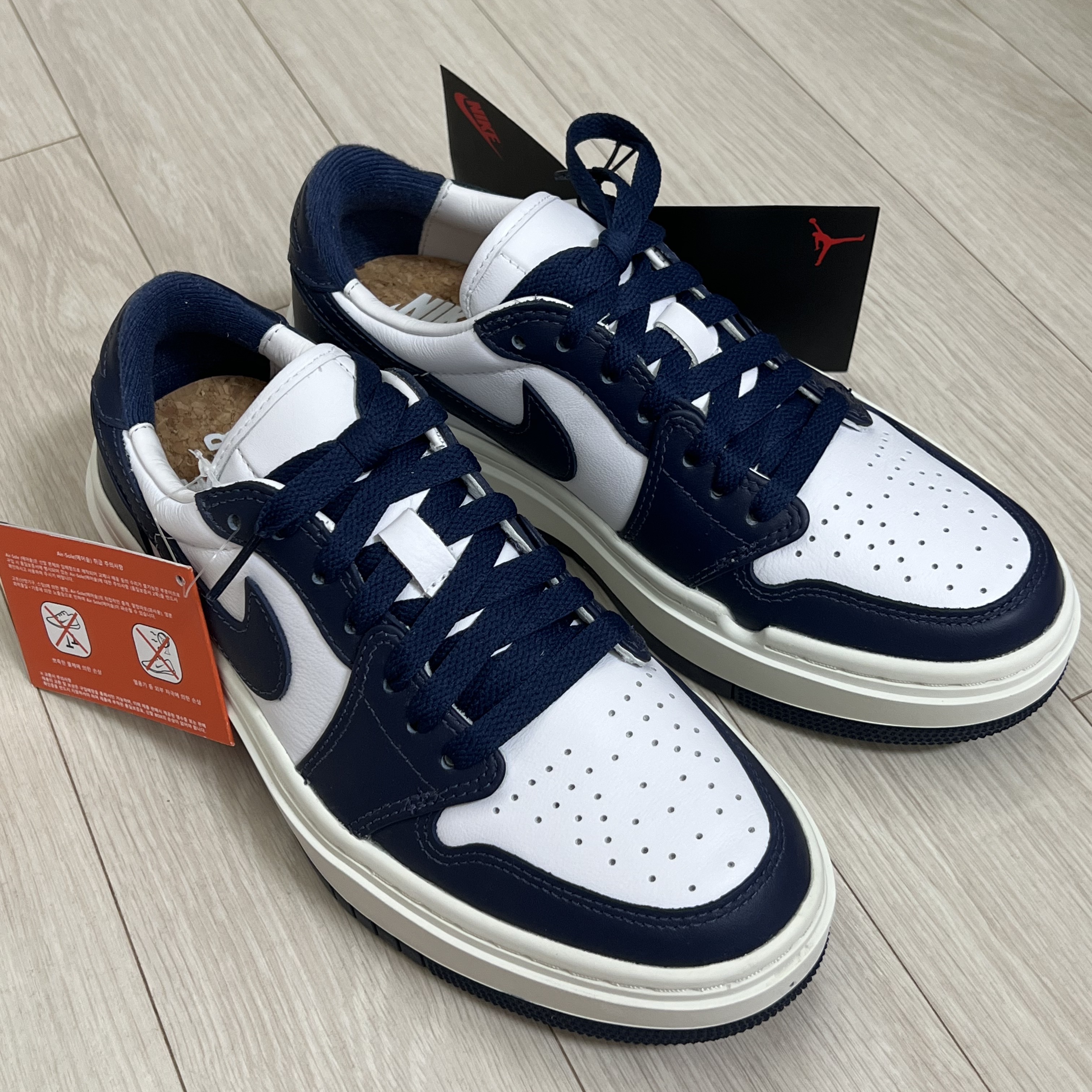 (W) Jordan 1 Elevate Low Midnight Navy 착용 스타일 - 1