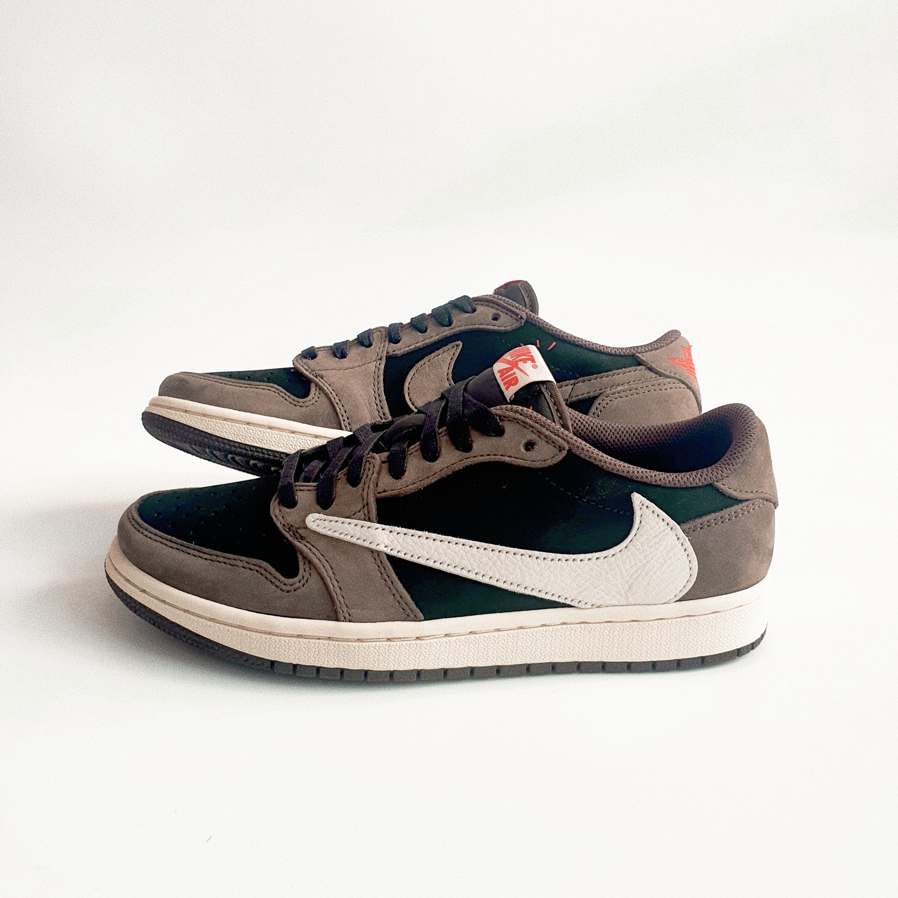 Jordan 1 x Travis Scott Retro Low OG SP Mocha 착용 스타일