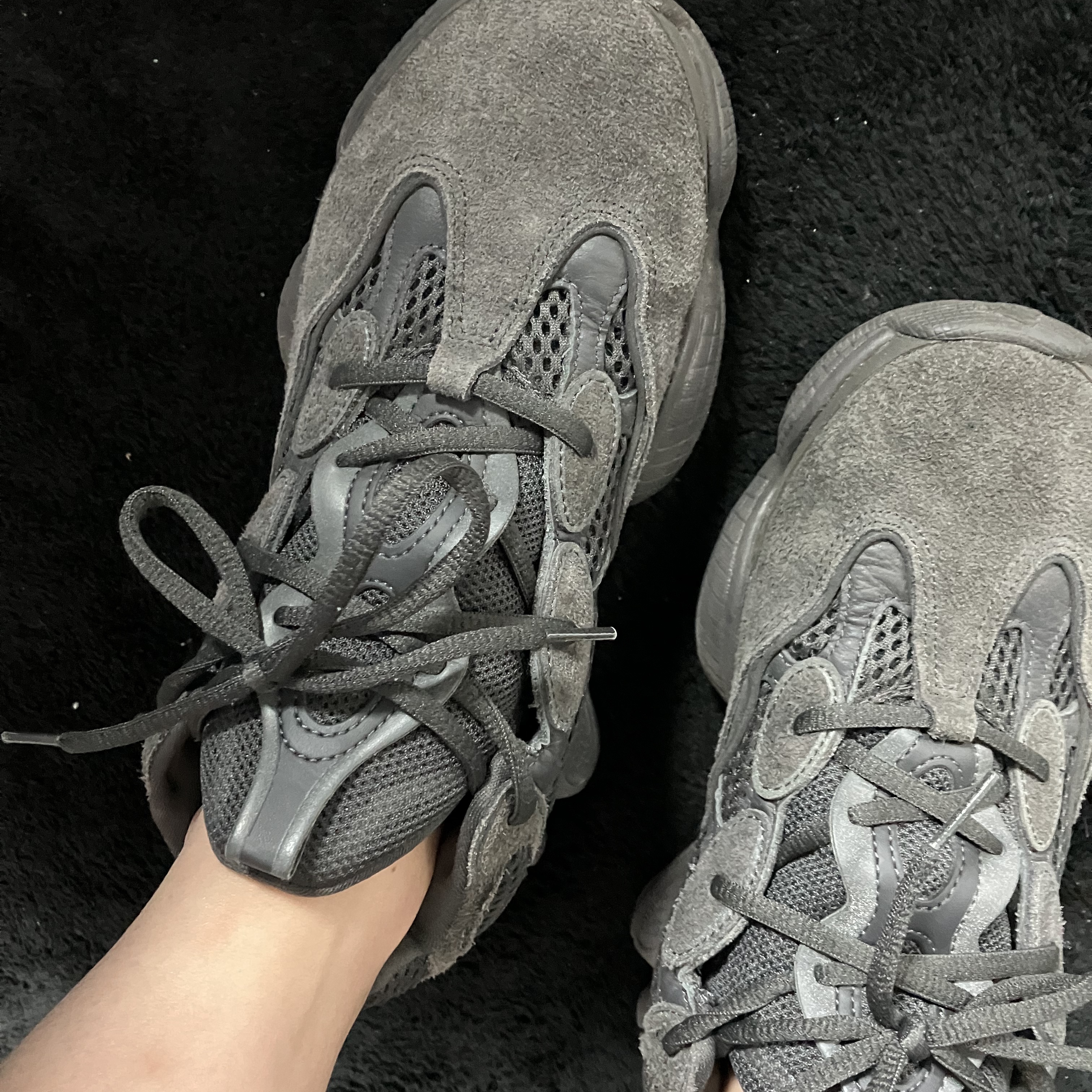 Adidas Yeezy 500 Utility Black 2018/2020 착용 스타일 - 2