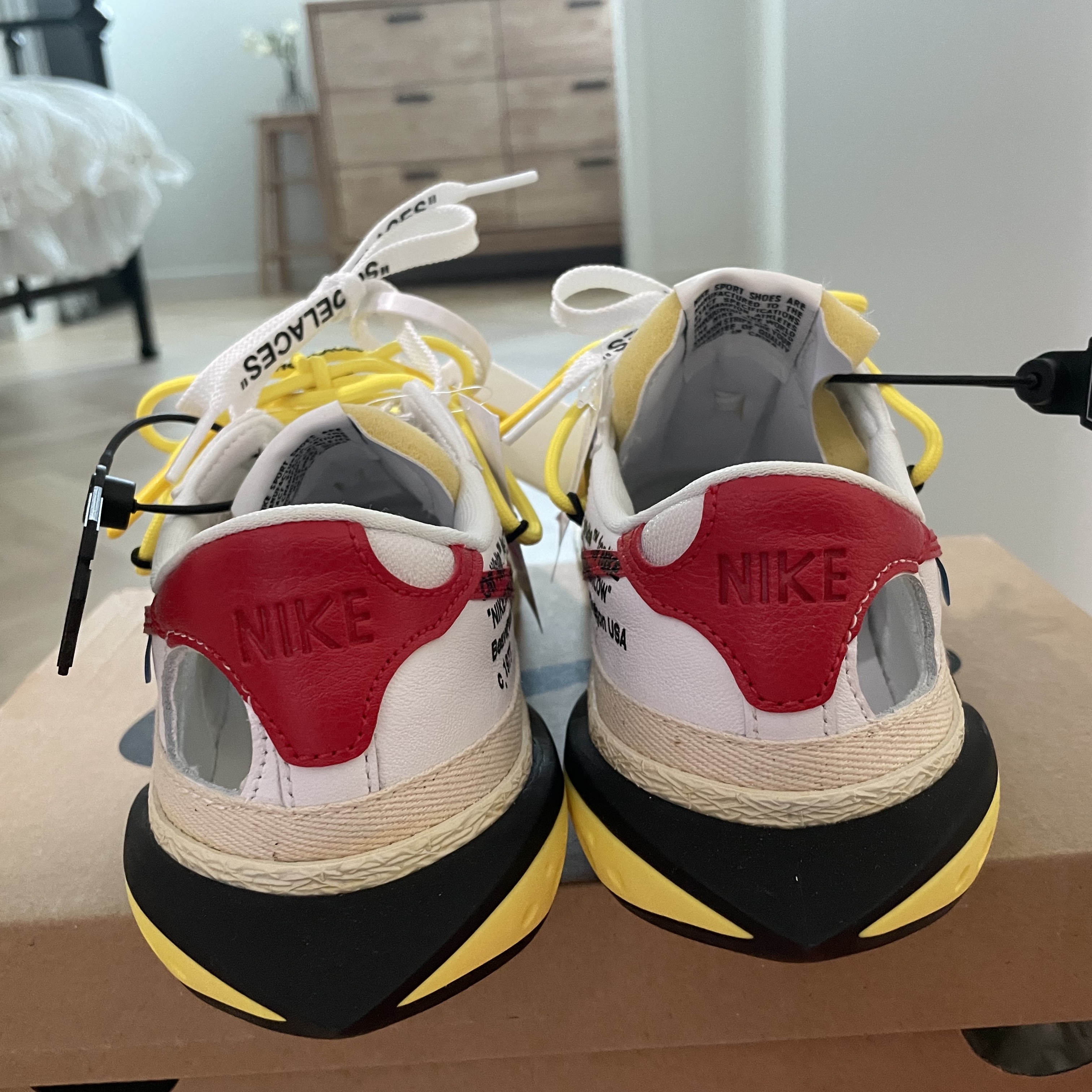 Nike x Off-White Blazer Low '77 White and University Red 착용 스타일 - 1