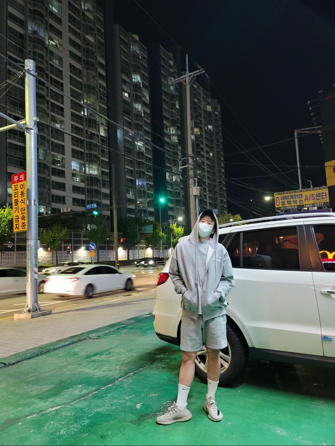 IAB Studio Zip-Up Hoodie Gray - 22FW, Nike NRG Solo Swoosh Fleece Shorts Dark Grey Heather - Asia 착용 스타일