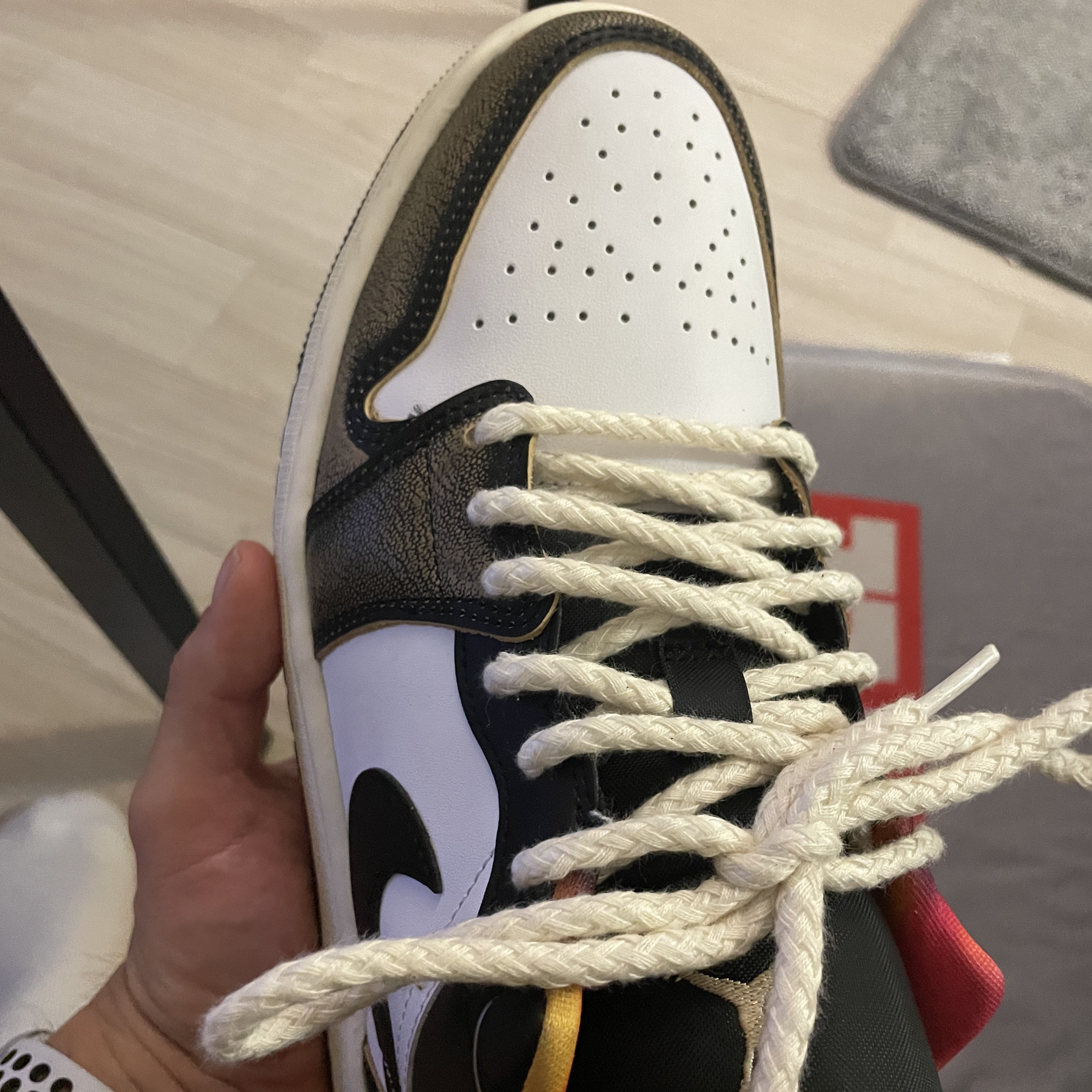 Jordan 1 Low SE Black White Onyx 착용 스타일 - 3