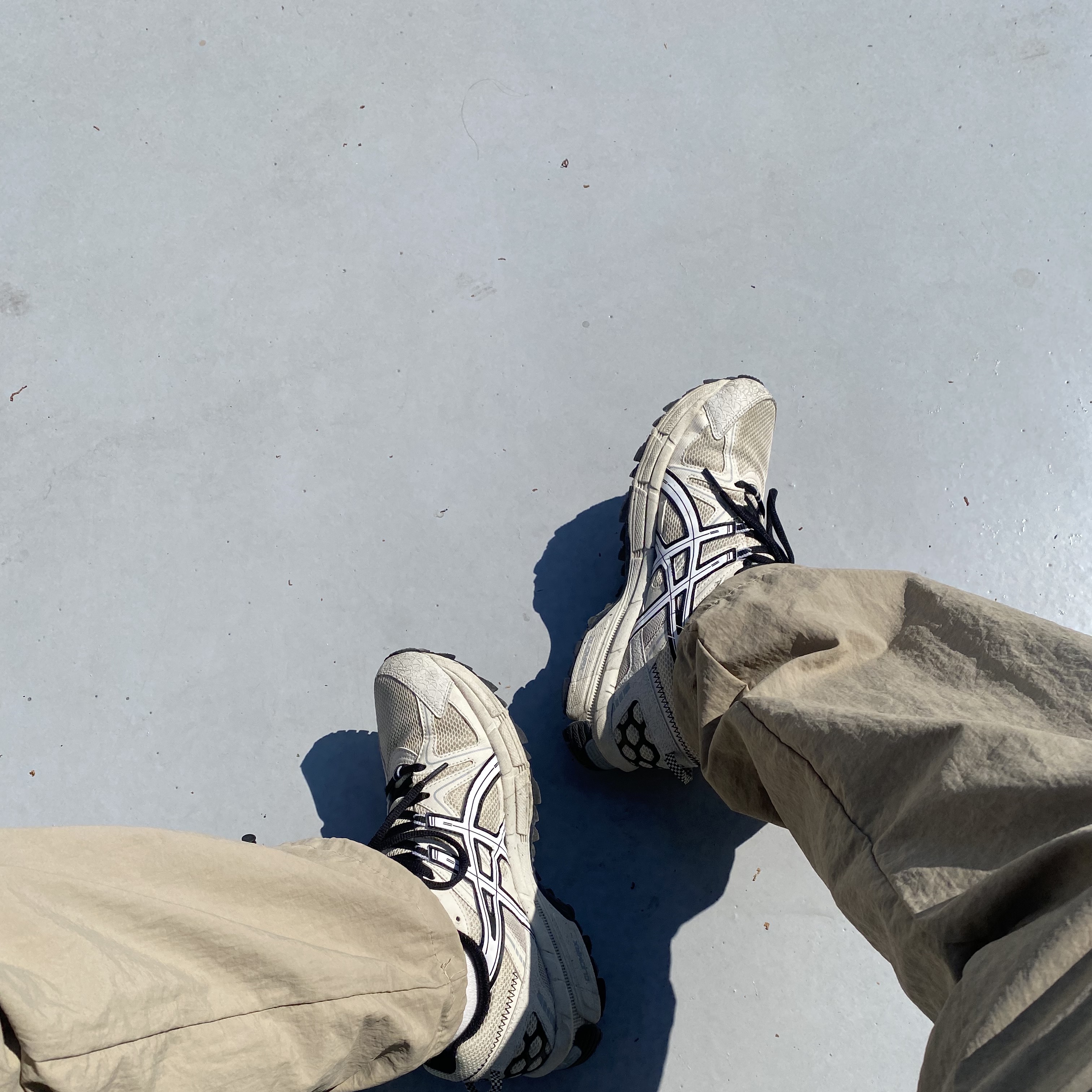 Asics Gel-Kahana 8 Khaki 착용 스타일 - 1