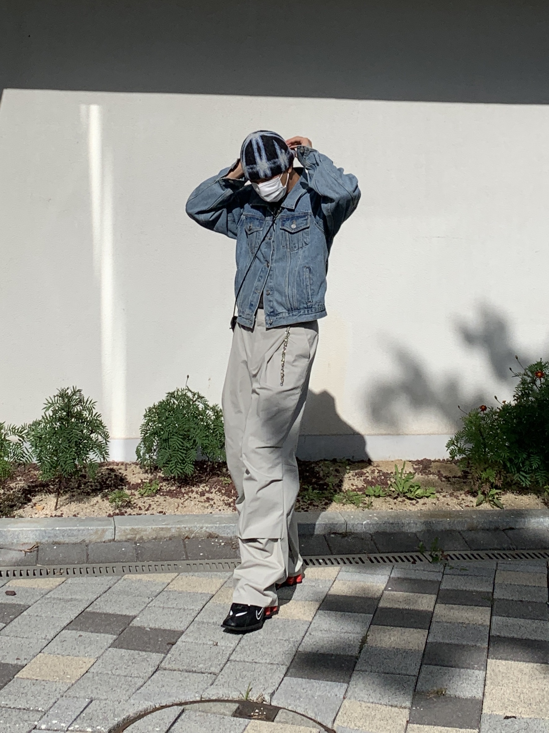 Nike x Martine Rose Shox MR4 Black 착용 스타일 - 4