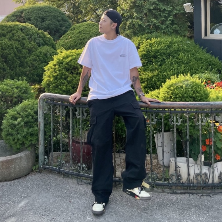 Wooyoungmi Black Back Logo T-Shirt White - 22SS, Jordan 5 x Off-White Retro SP Sail Fire Red 착용 스타일