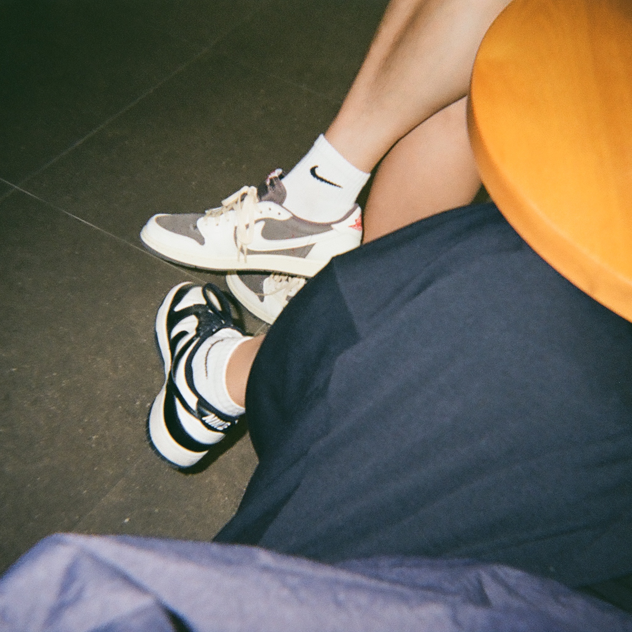 Nike Heritage 86 Futura Washed Cap Light Bone, Supreme x Burberry Denim Trucker Jacket Beige - 22SS 착용 스타일 - 2