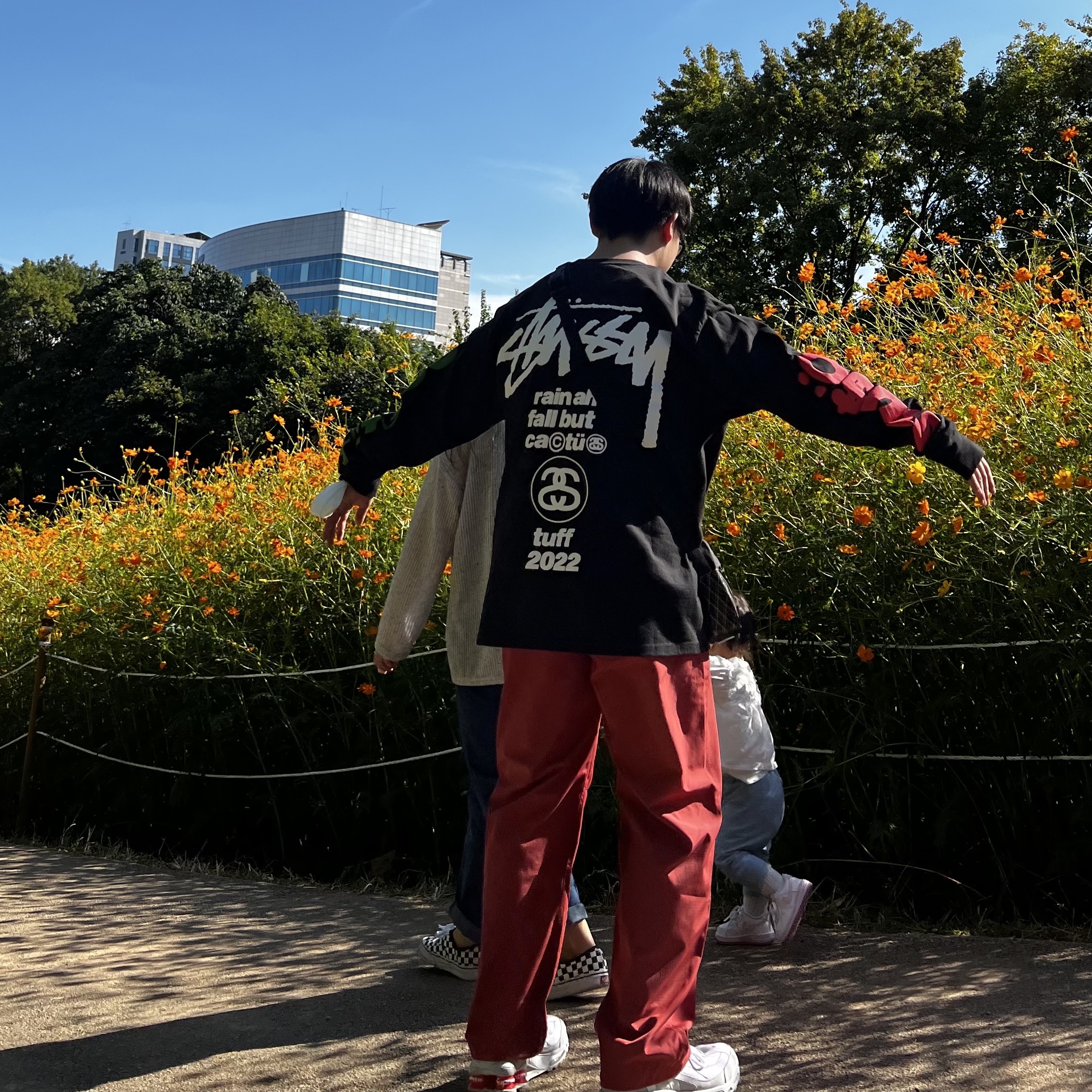 Stussy x Cactus Plant Flea Market Sport LS T-Shirt Black, Nike x Supreme Shox Ride 2 SP White 착용 스타일