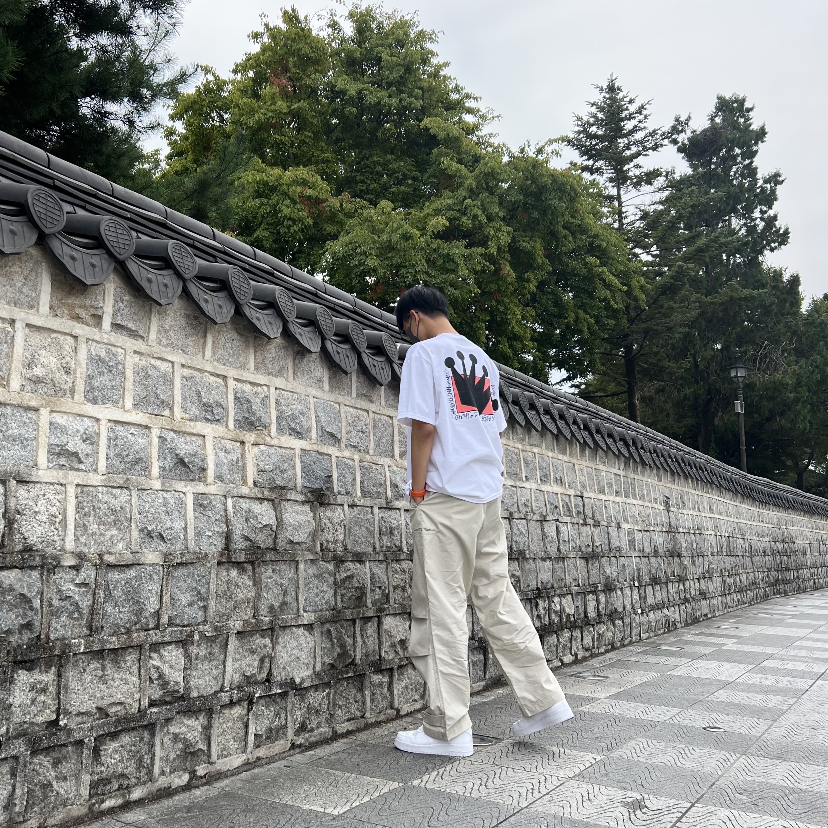 Stussy Lb Crown T-Shirt White, Nike Air Force 1 '07 Low White 착용 스타일 - 2