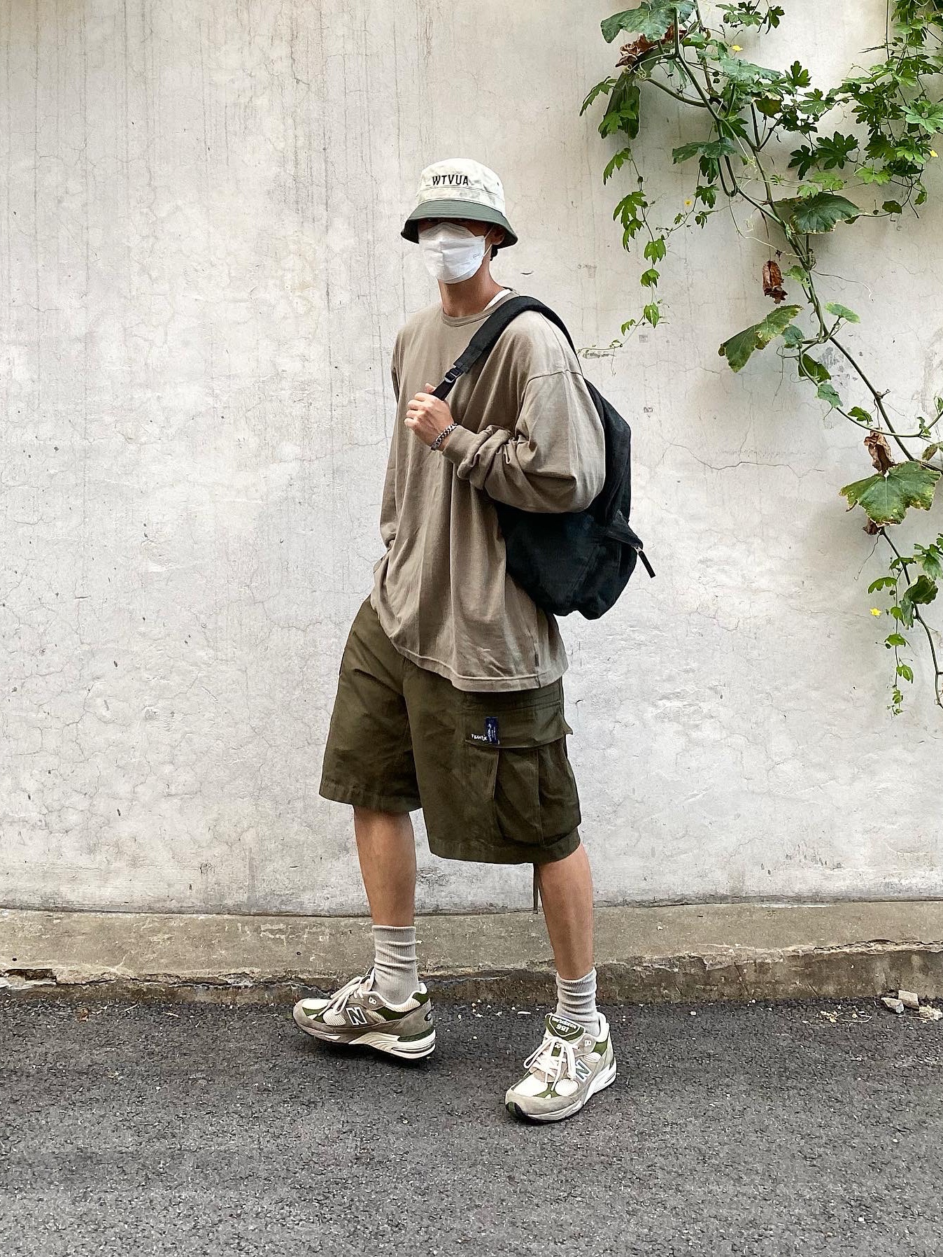 Stussy Canvas Backpack Washed Black, New Balance x Aime Leon Dore 991 Made in UK Grey 착용 스타일 - 2