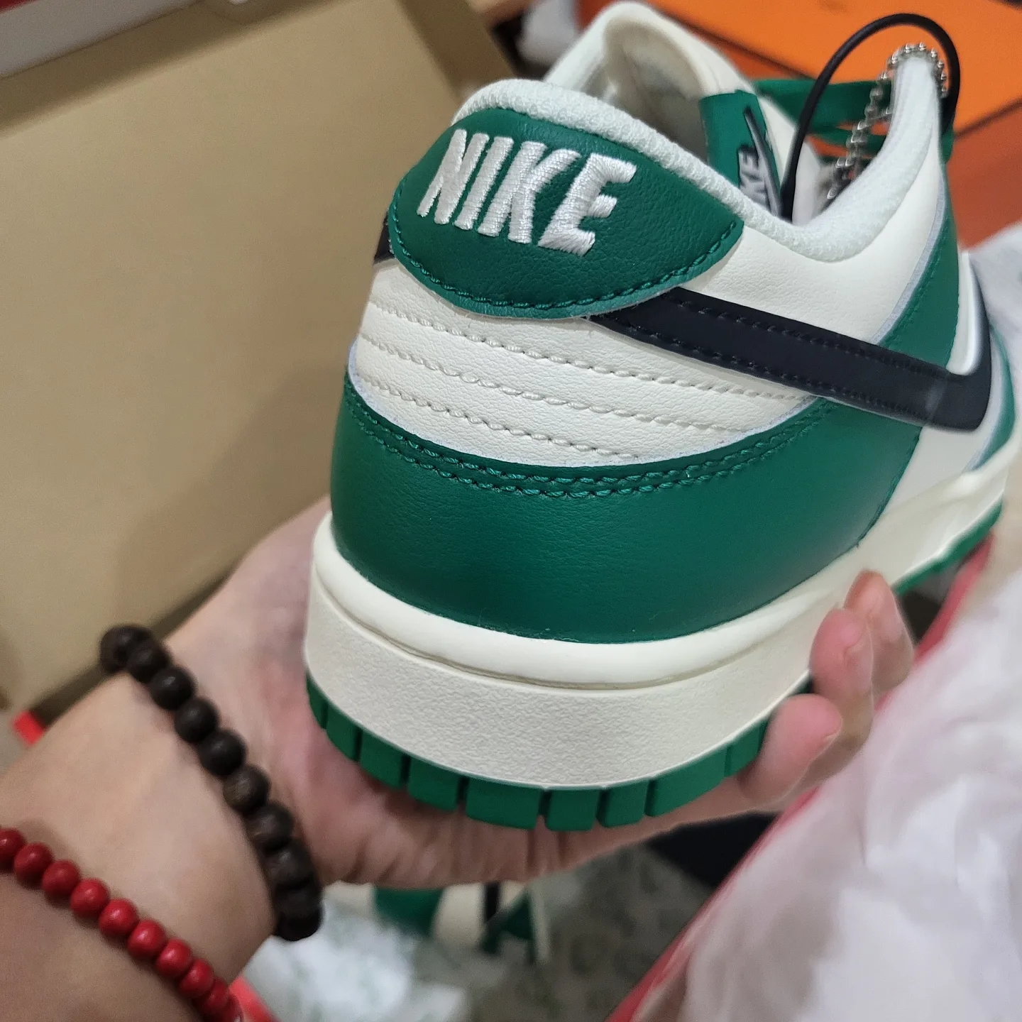 Nike Dunk Low Retro SE Jackpot Malachite 착용 스타일 - 2
