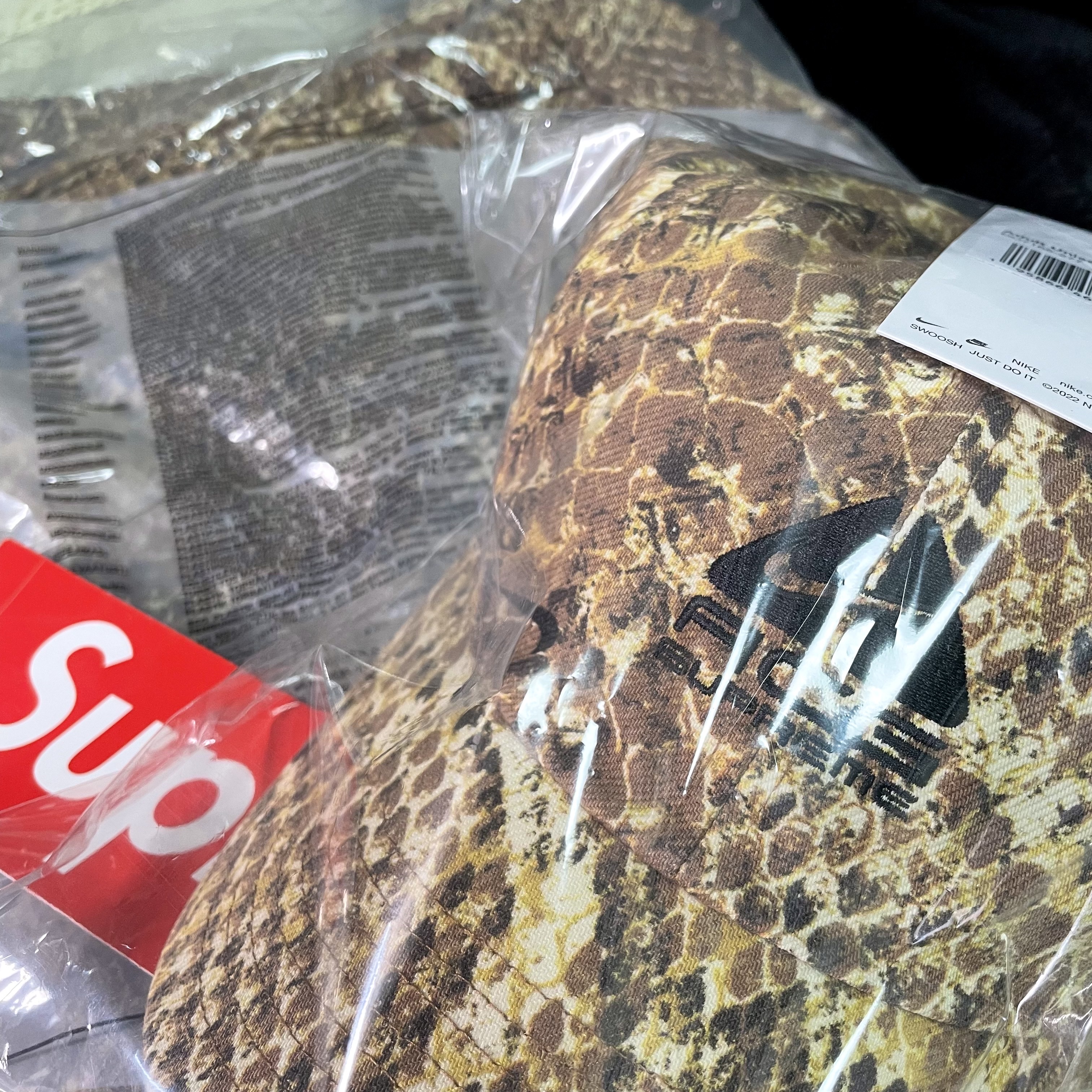 Supreme x Nike ACG Denim 6-Panel Gold Snakeskin - 22FW, Supreme x Nike ACG Nylon Trail Shorts Gold Snakeskin - 22FW 착용 스타일